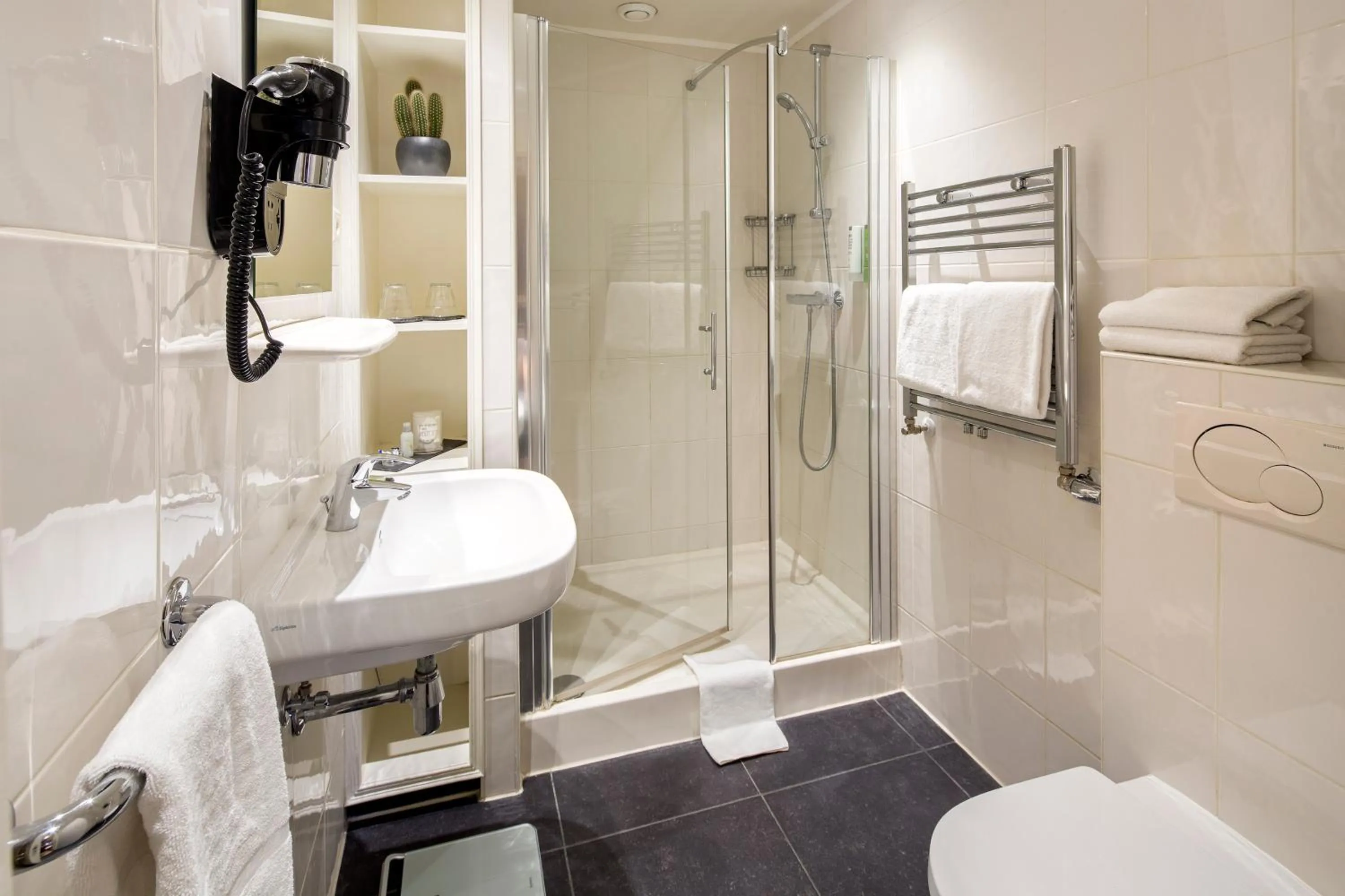 Double Room - Street Side - Ground Floor in Hotel Sint Nicolaas