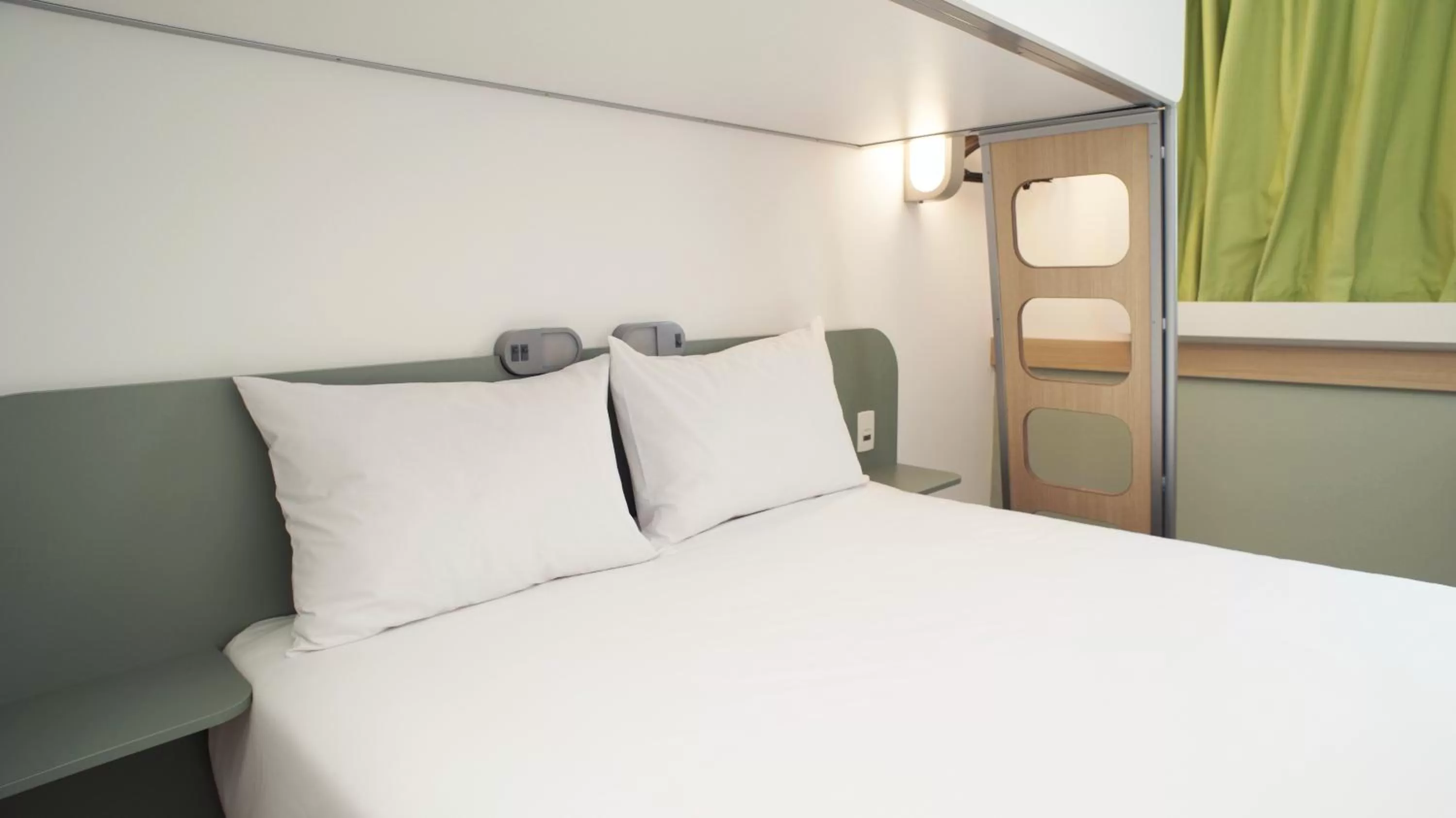 Bedroom, Bed in ibis budget Osasco