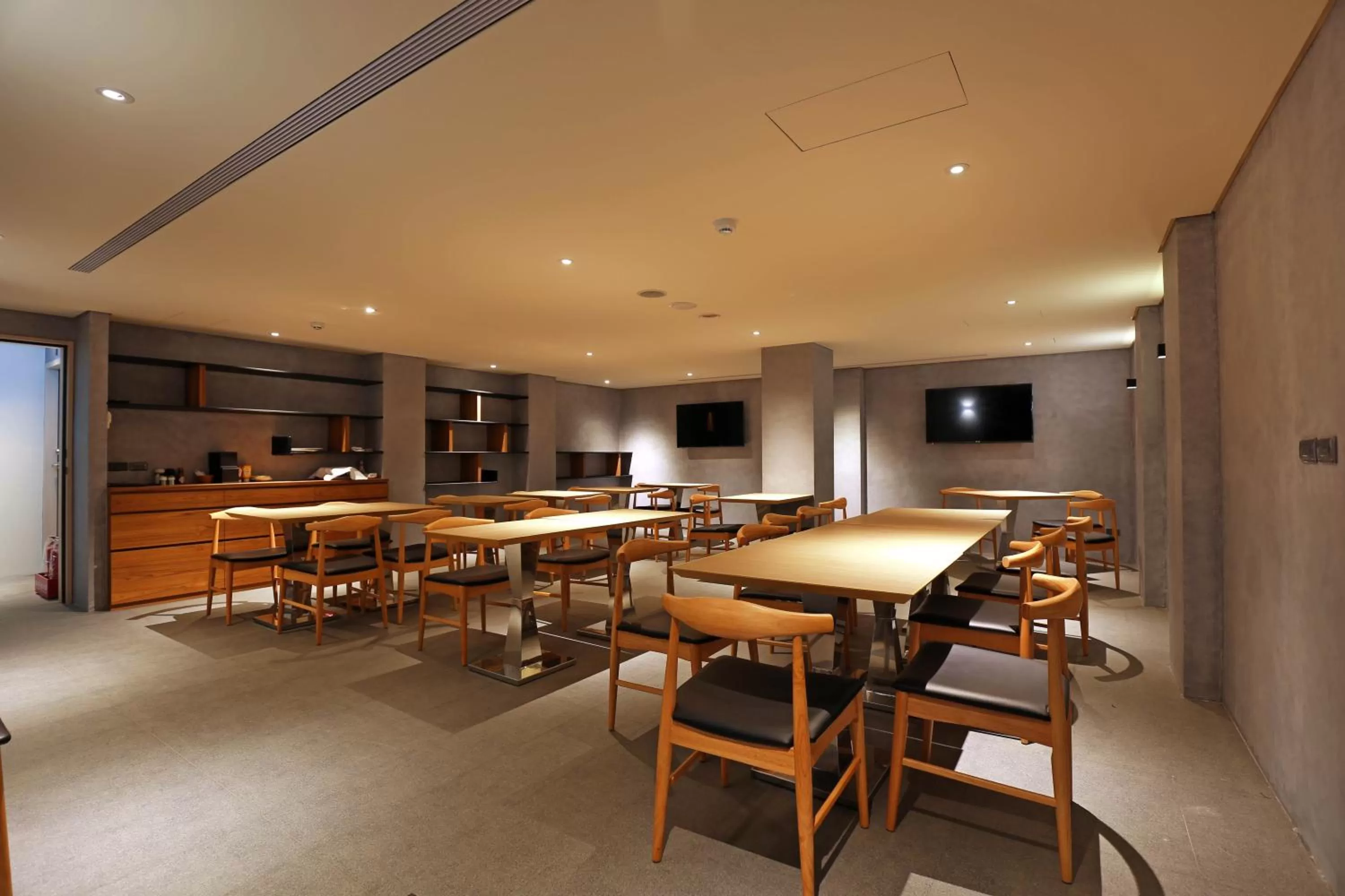 Restaurant/places to eat in Water House