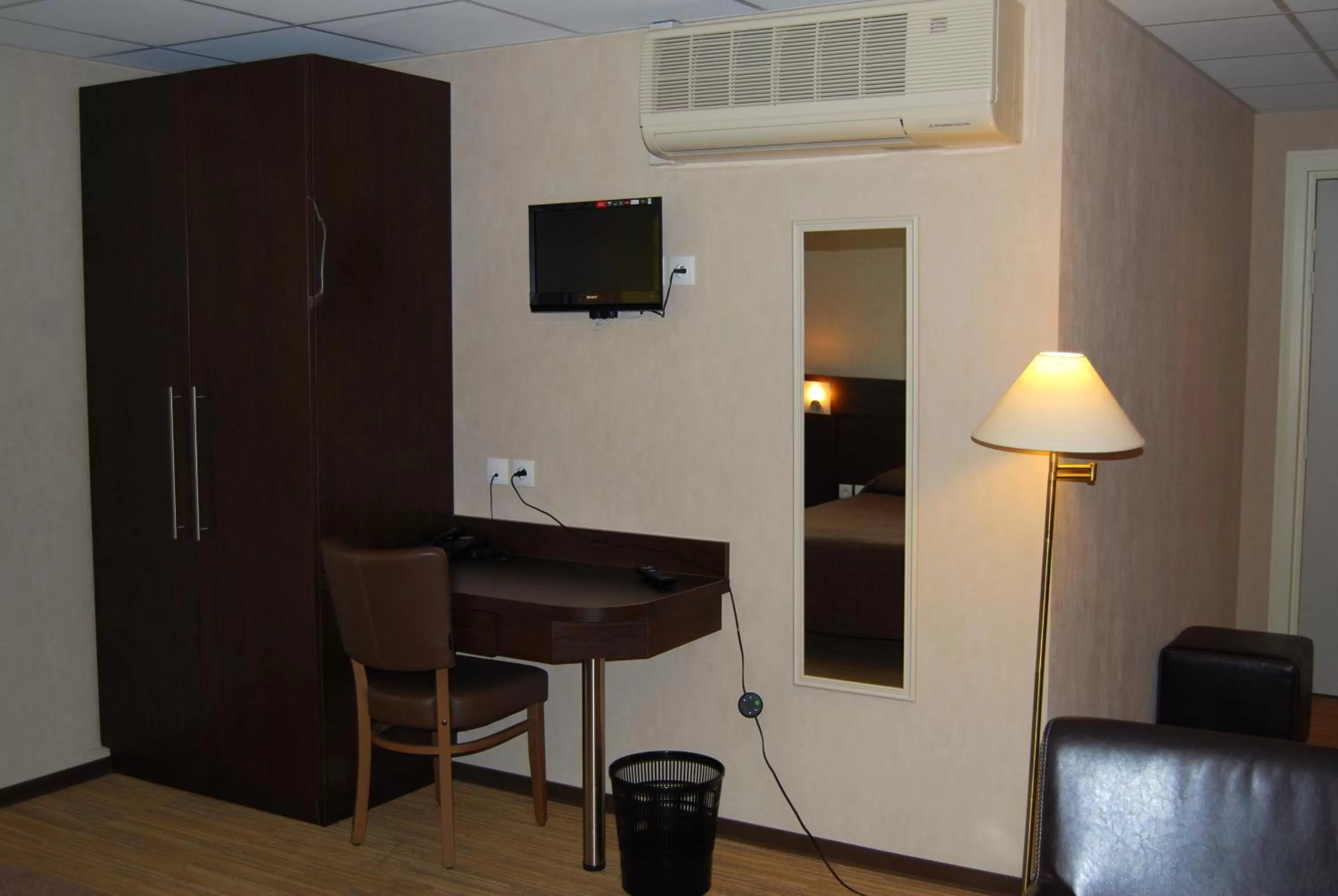 TV and multimedia, TV/Entertainment Center in Le Logis De La Lys