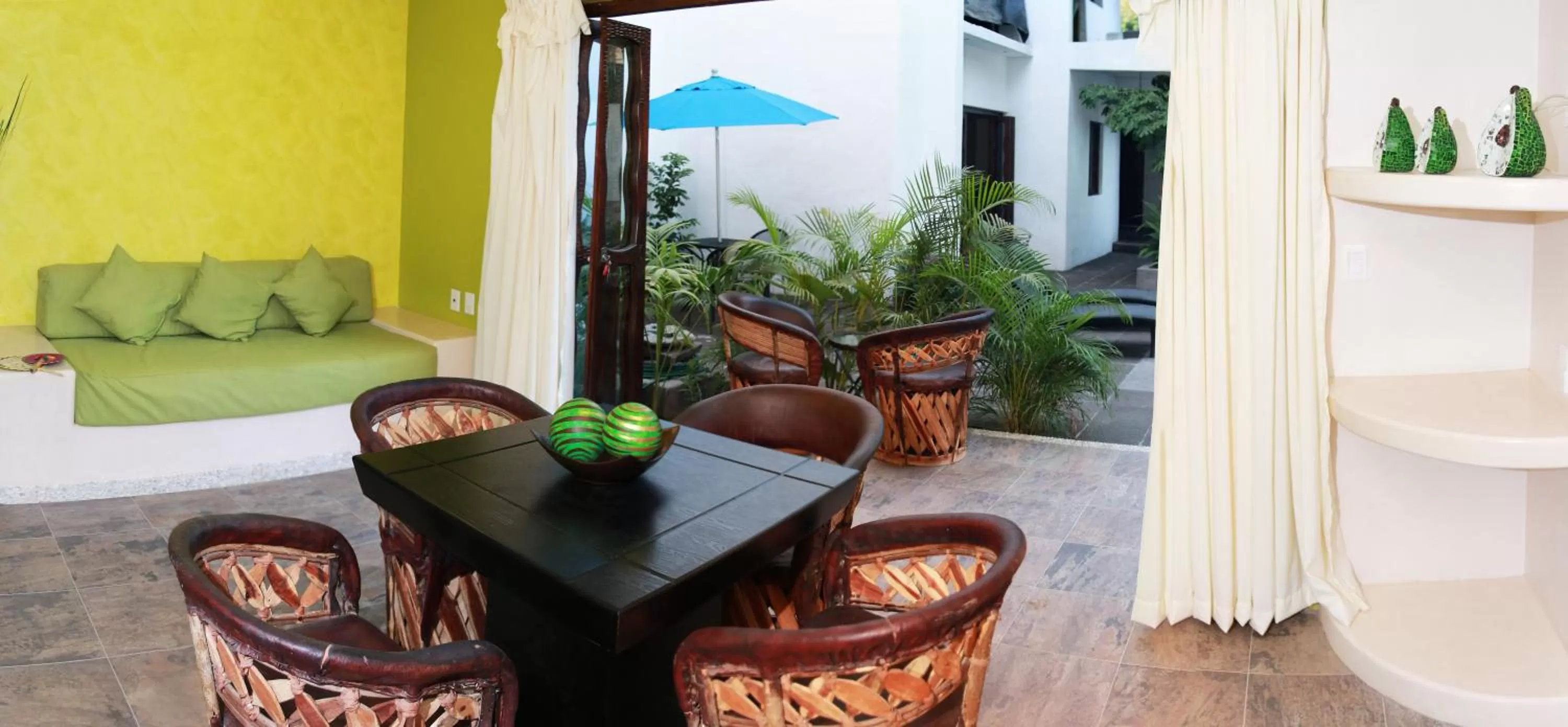 Living room in Ceiba Studios