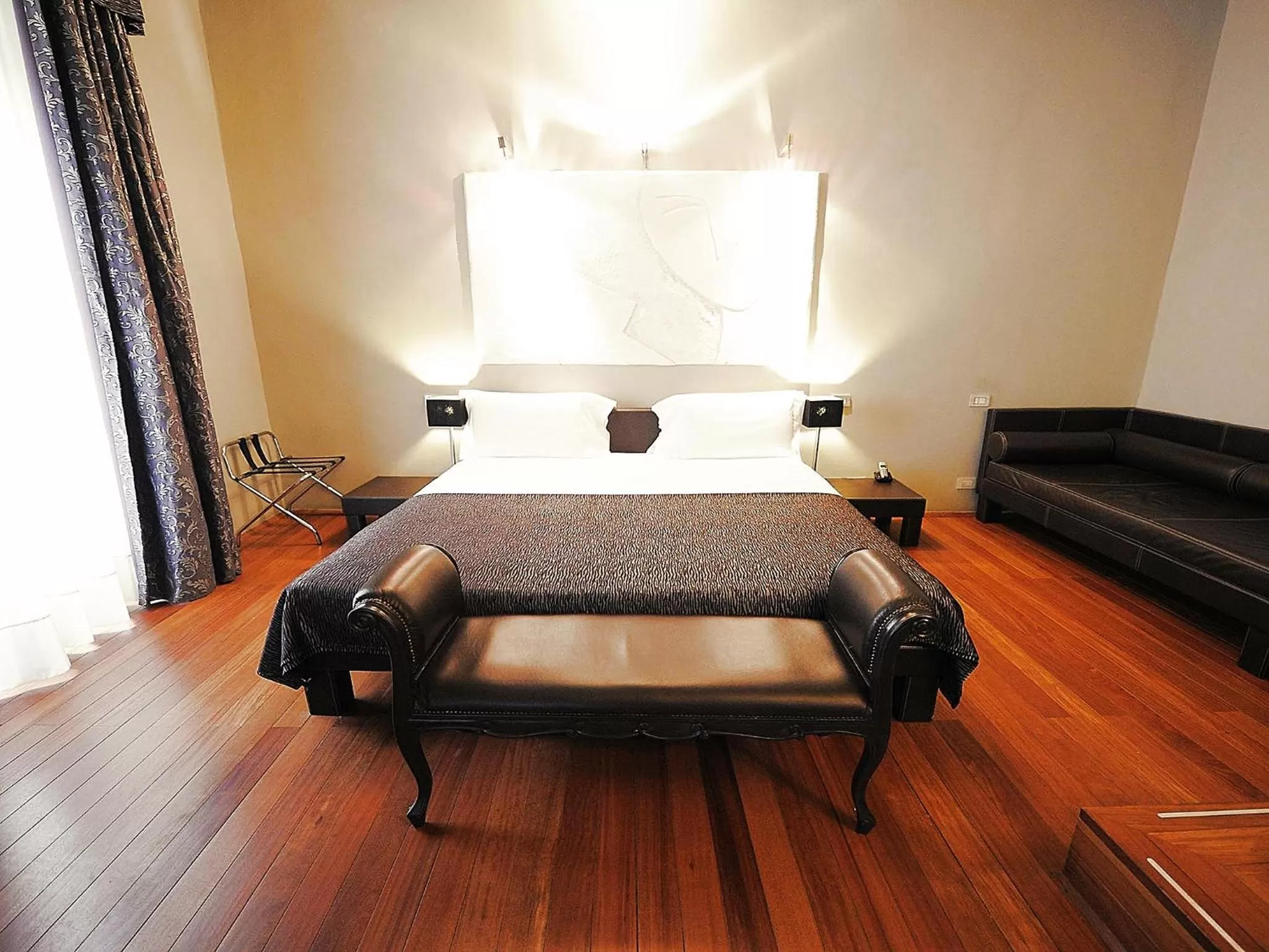 Photo of the whole room, Bed in Borghese Palace Art Hotel