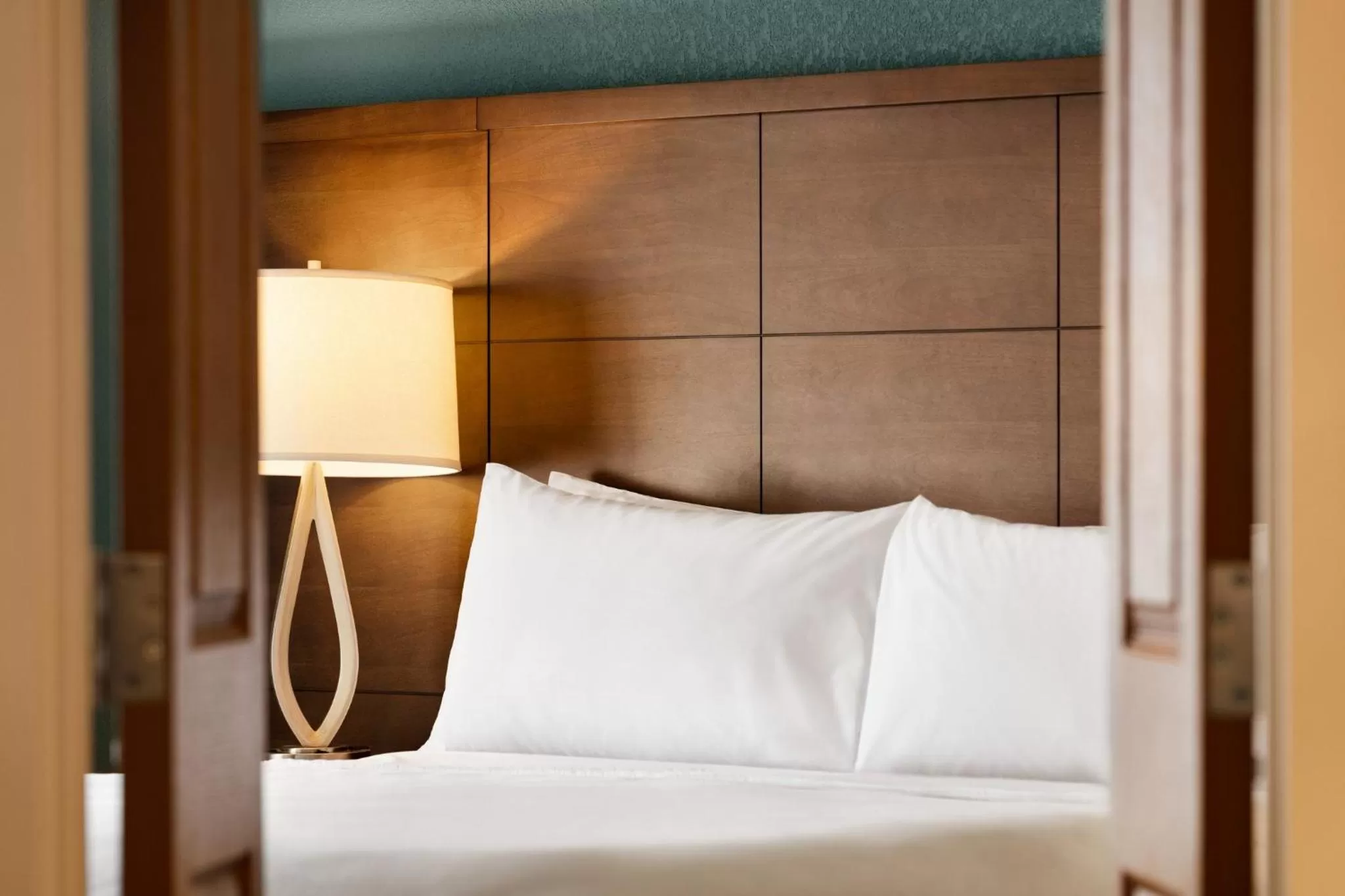 Photo of the whole room, Bed in Staybridge Suites Fort Wayne by IHG