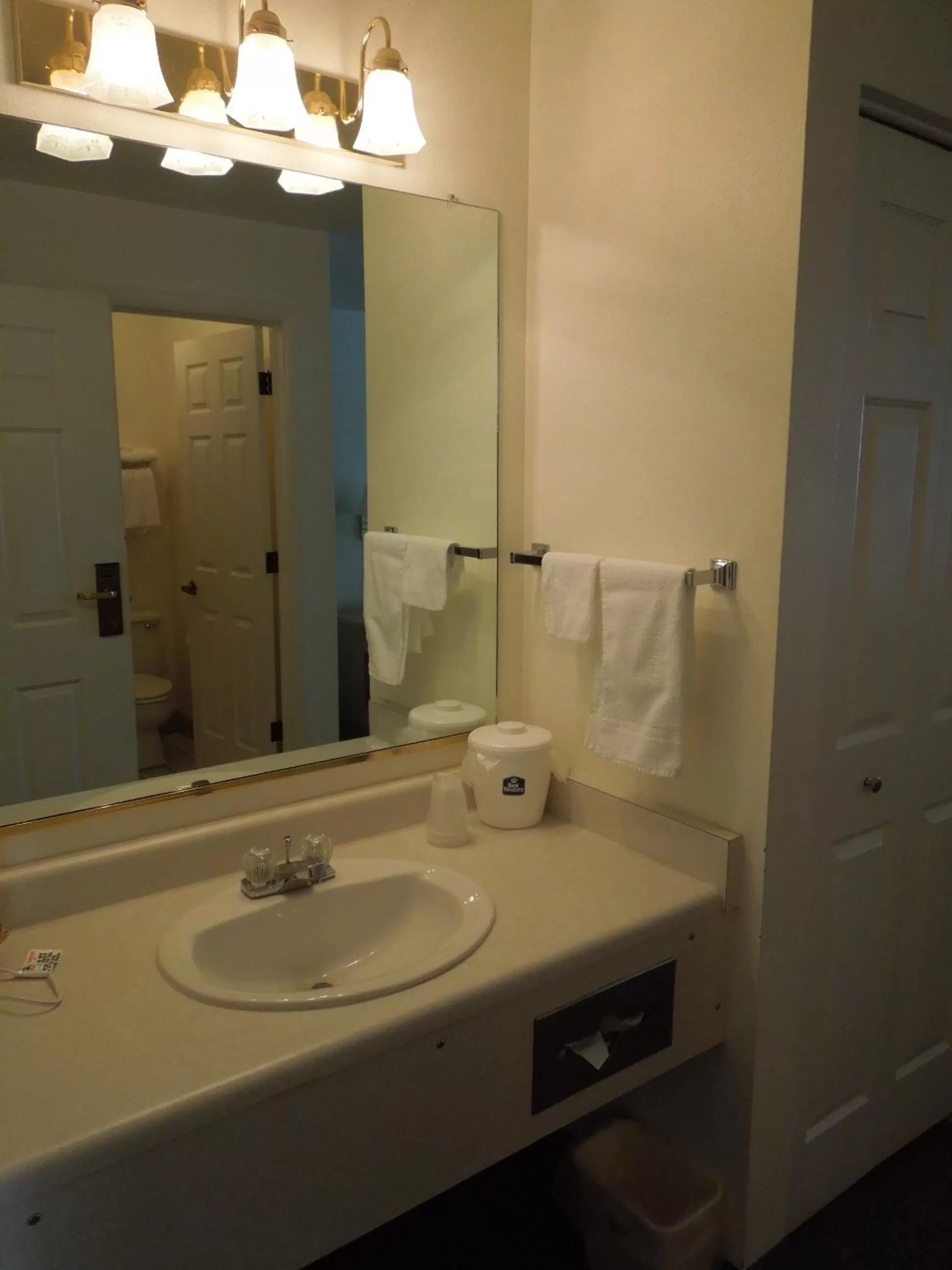 Bathroom in Inn at Lander, Travelodge by Wyndham