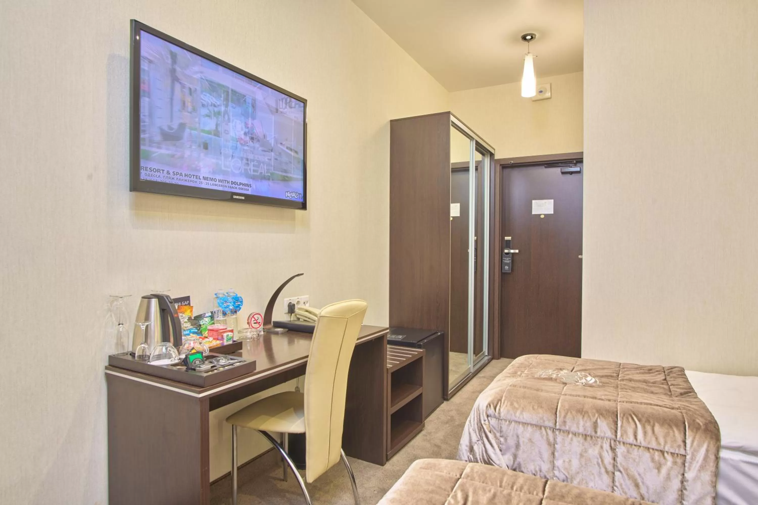 Photo of the whole room, TV/Entertainment Center in Hotel & Spa NEMO with dolphins