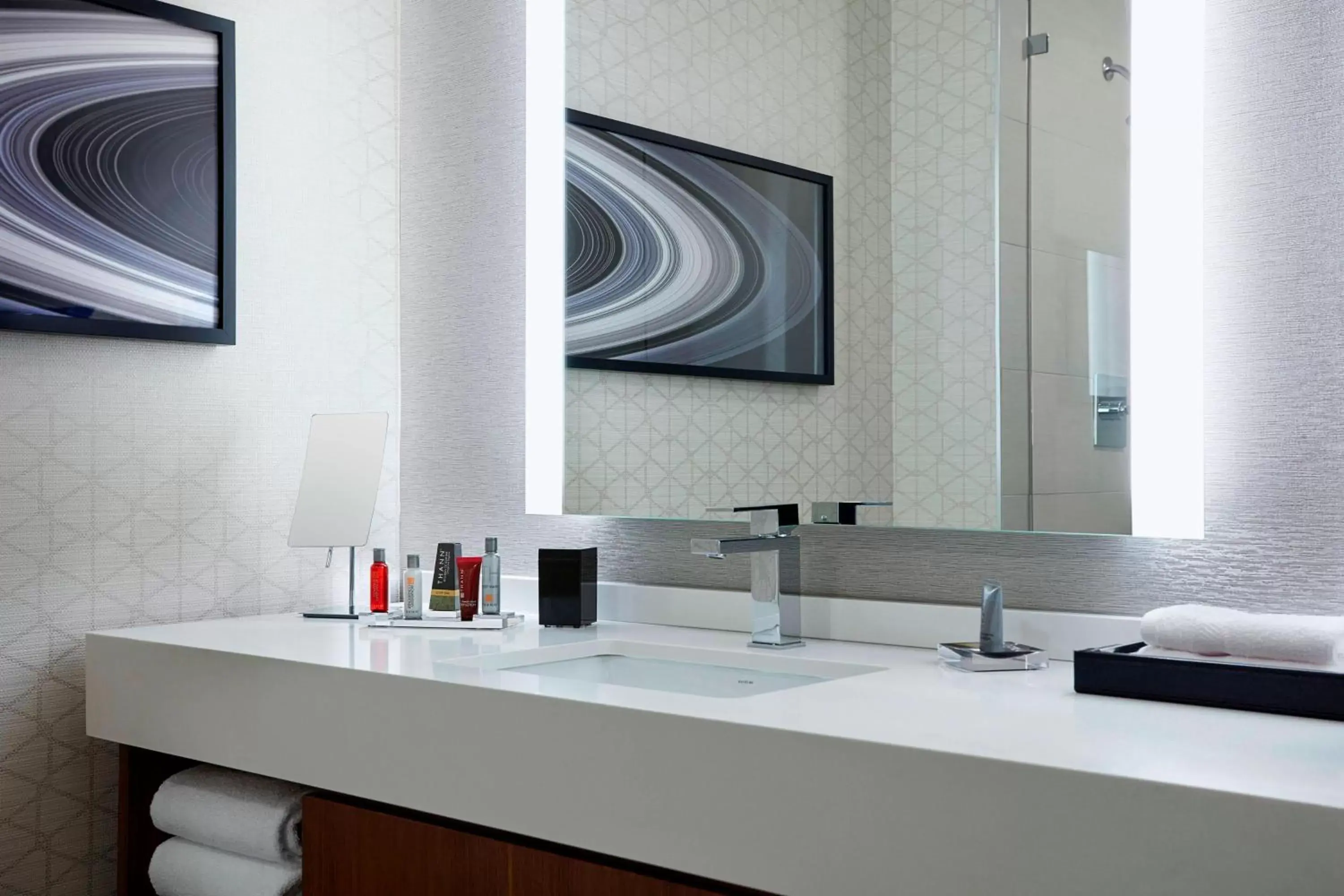 King Room with Pool View and Roll-in Shower - Mobility Accessible in Marriott Marquis Houston King Room with Pool View and Roll-in Shower - Mobility Accessible in Marriott Marquis Houston