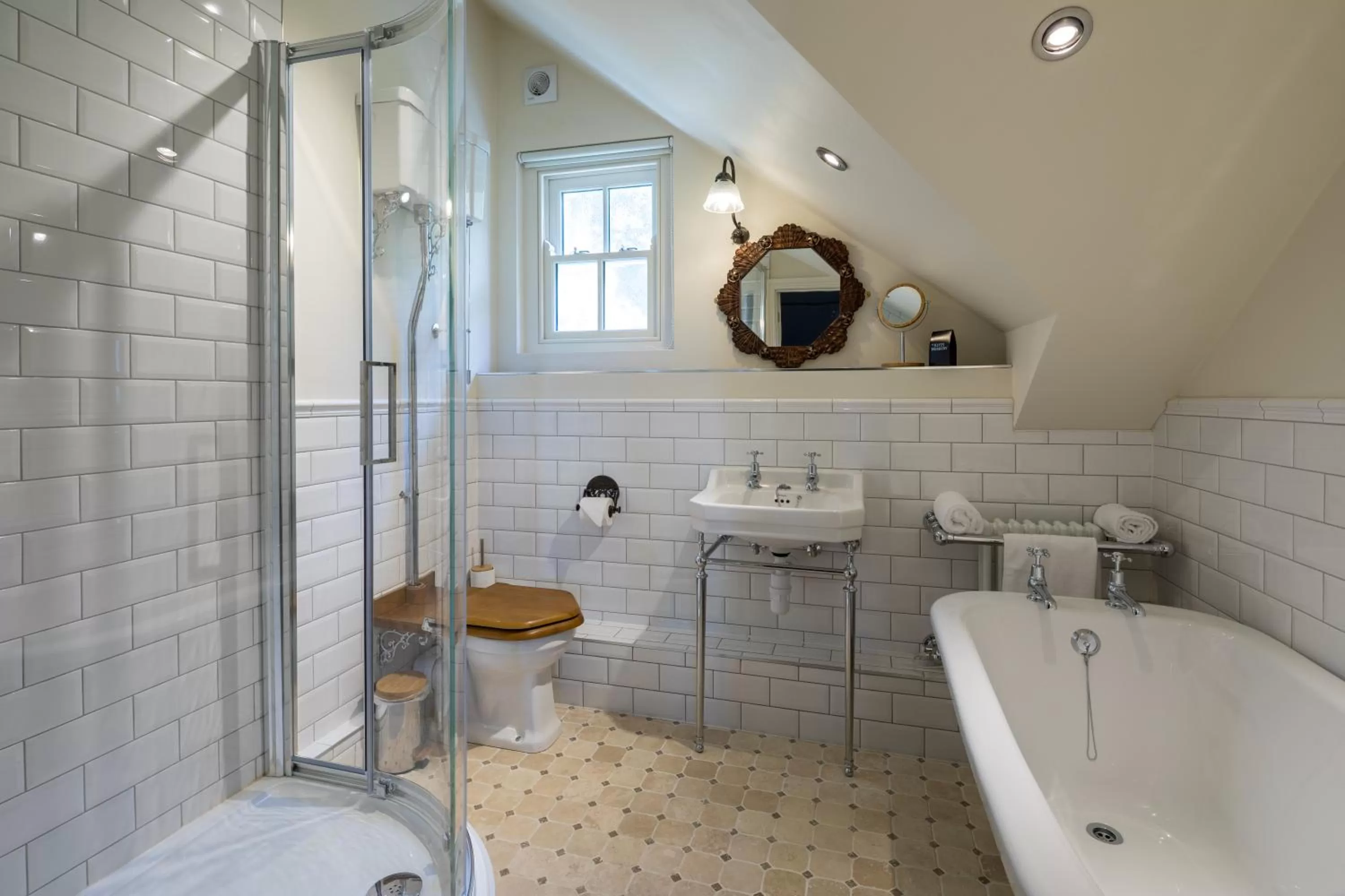 Shower in Tolcarne Beach Colonial Restaurant and Rooms