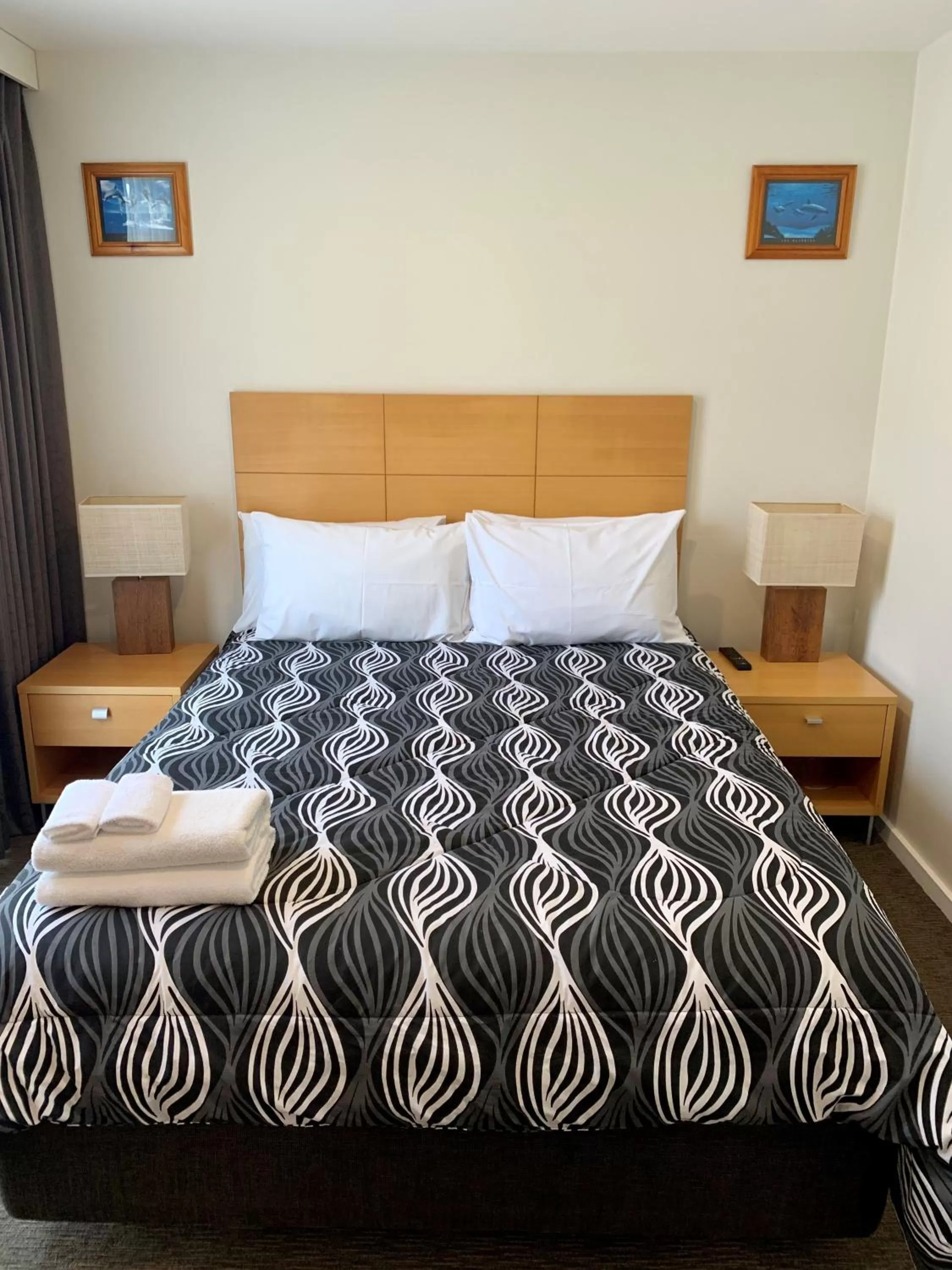 Bed in Seahorse Motel Cowes