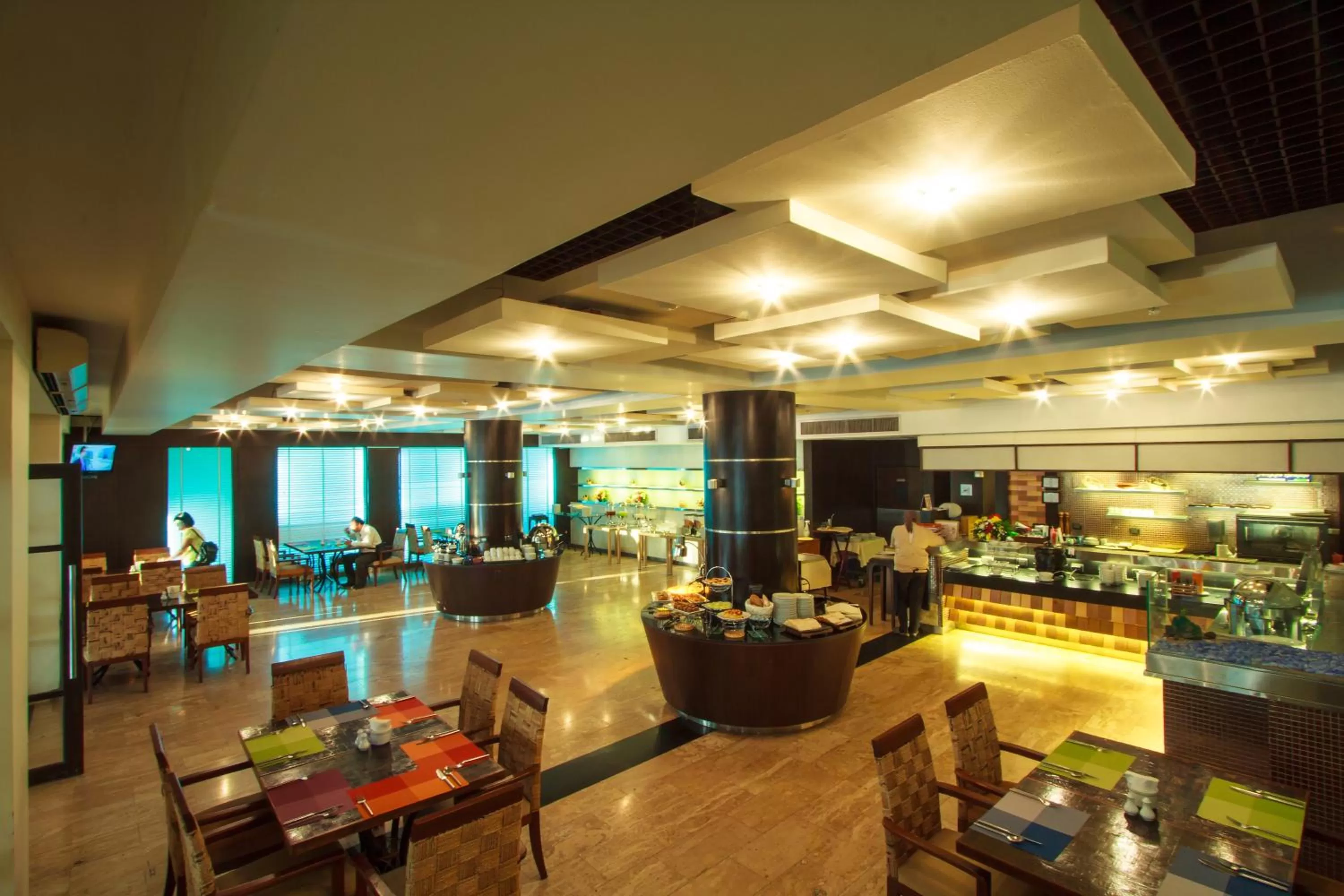 Restaurant/places to eat in The Nouveau Chumphon Beach Resort And Golf