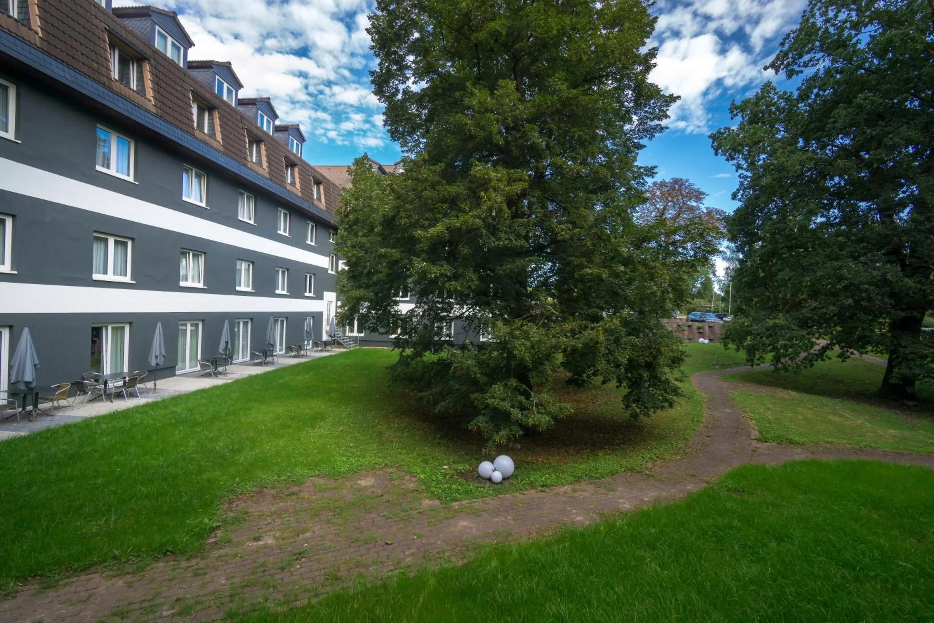 Facade/entrance in SL'otel im Parforcehaus