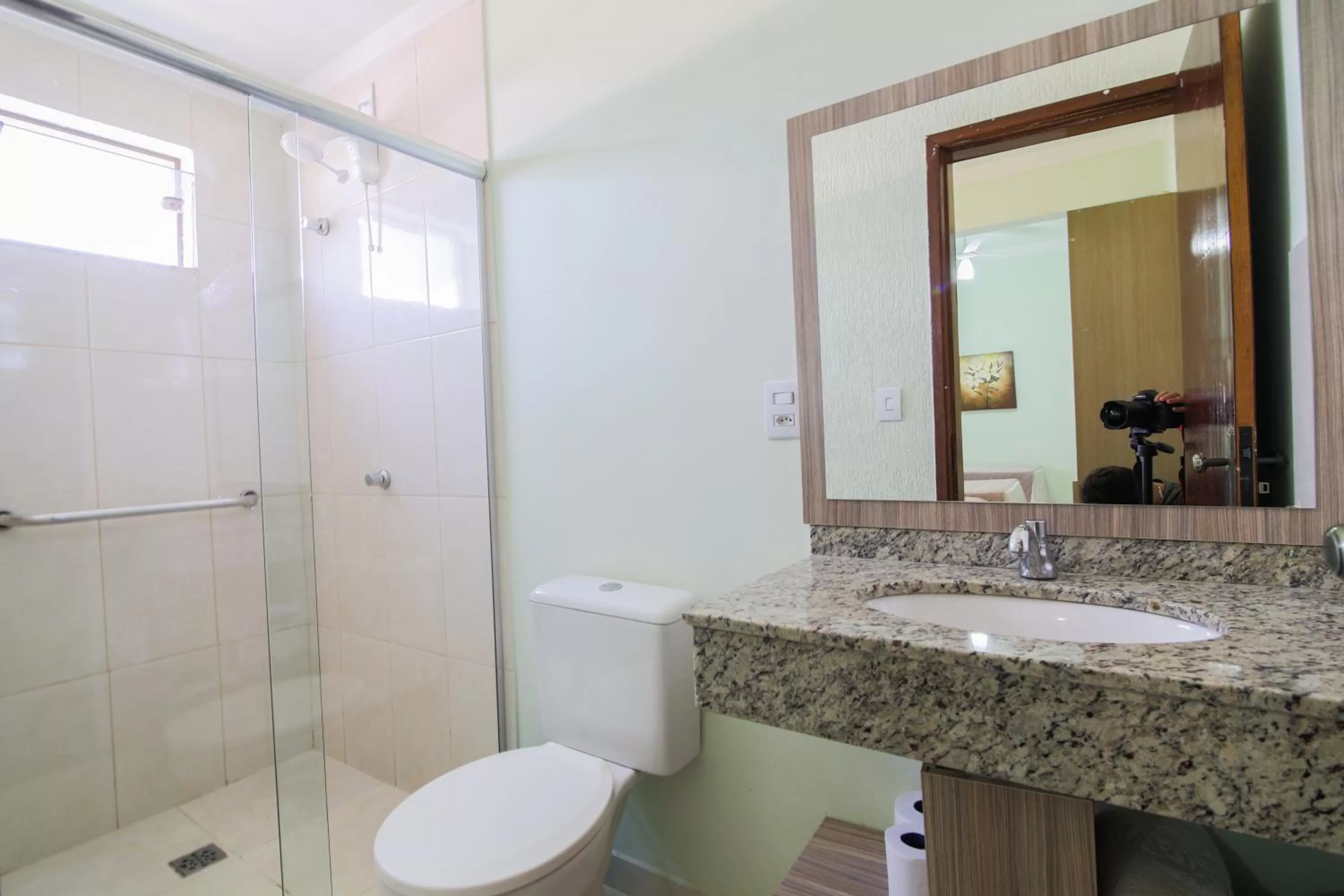 Shower in Hotel Trevo Cascavel