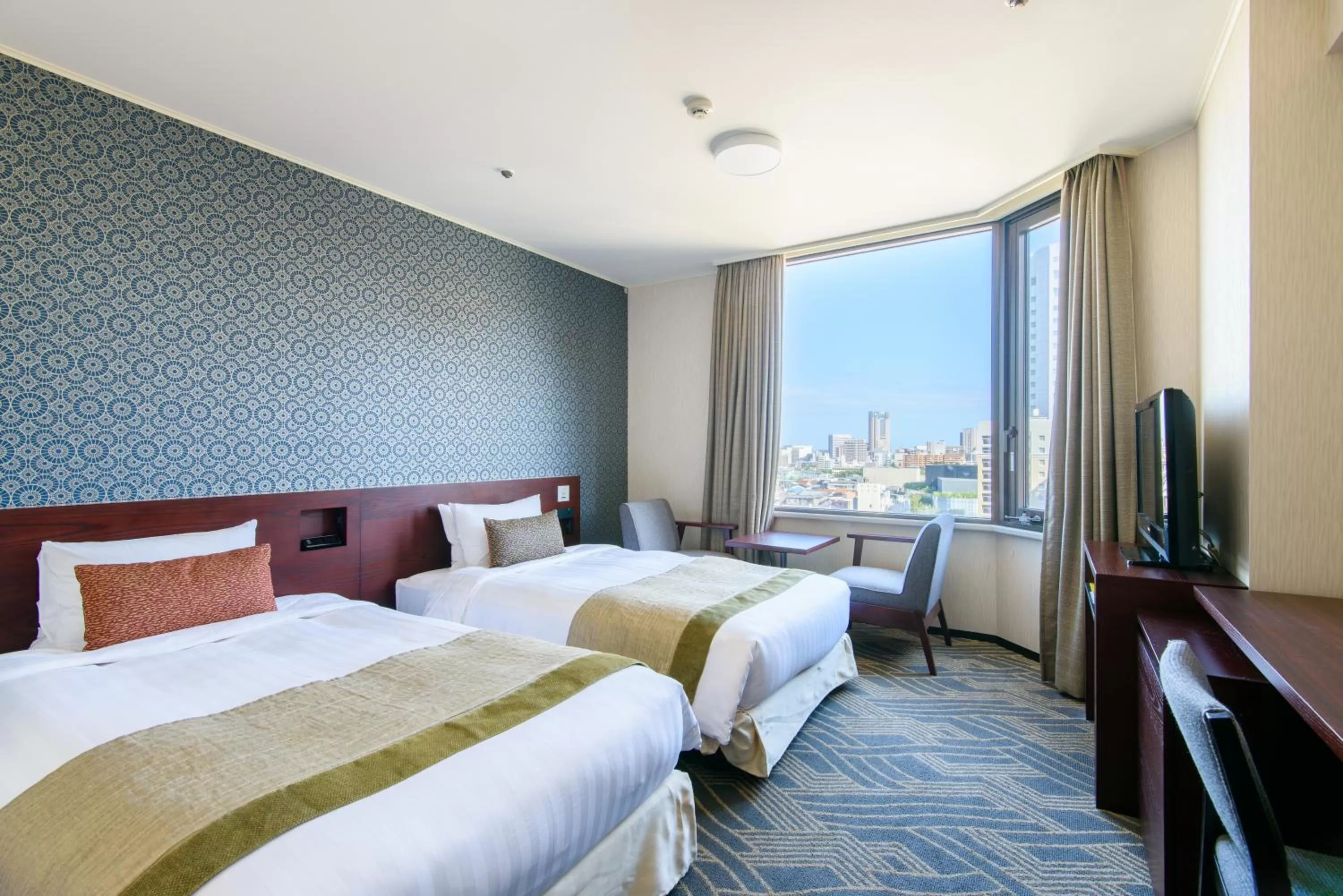 Photo of the whole room, Bed in Kanazawa Tokyu Hotel