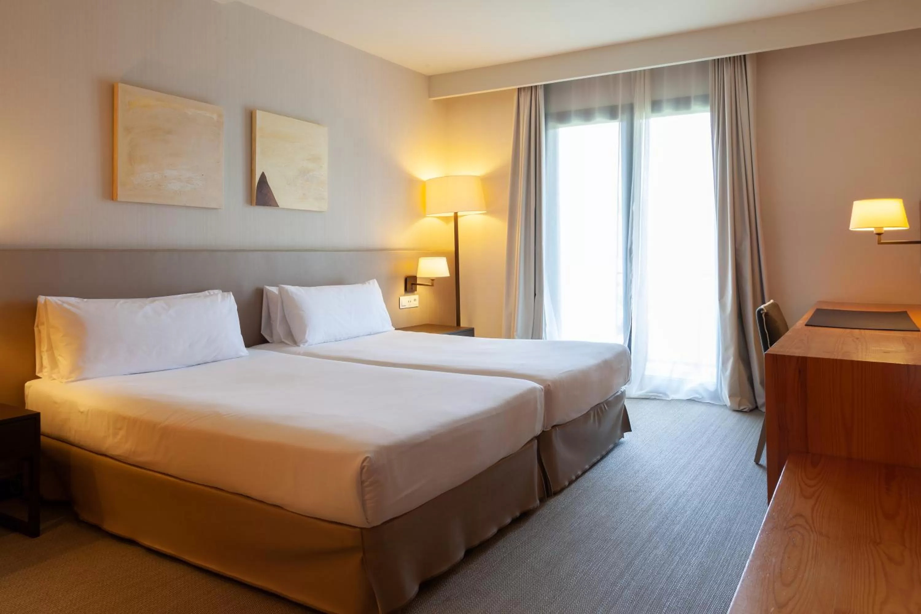 Photo of the whole room, Bed in Montanyà