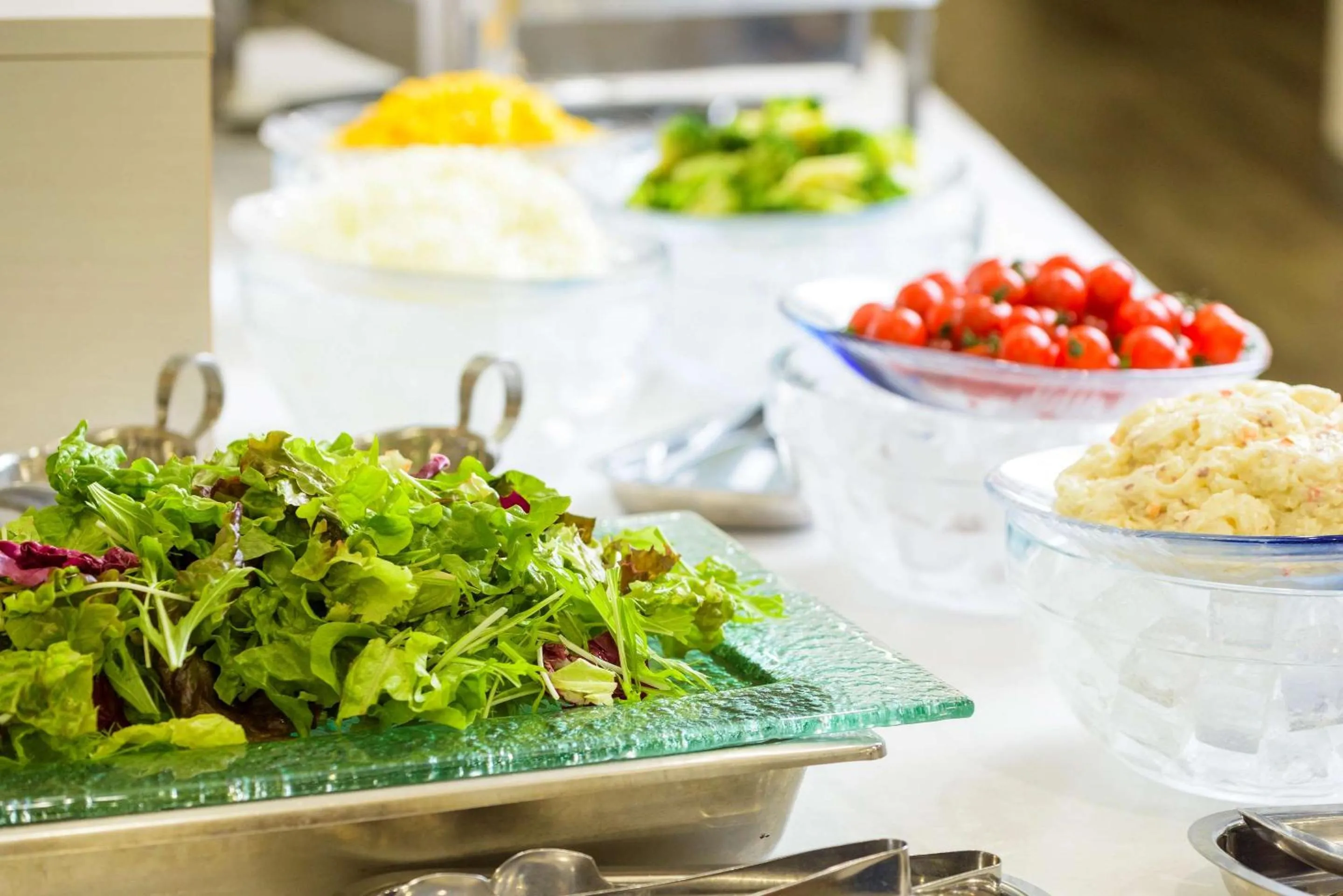 Restaurant/places to eat in SureStay Plus Hotel by Best Western Shin-Osaka