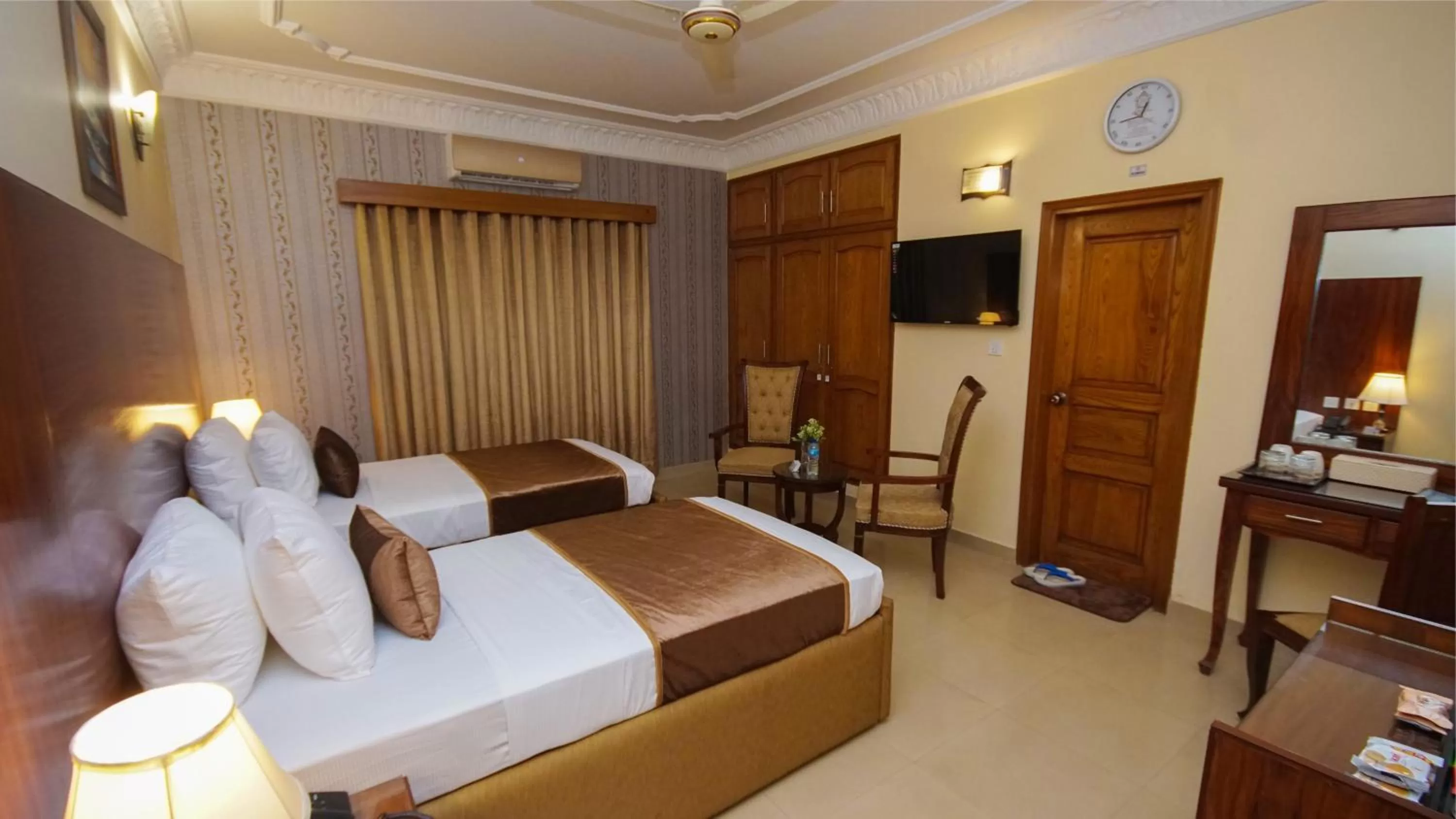 Bed in World Inn Karachi