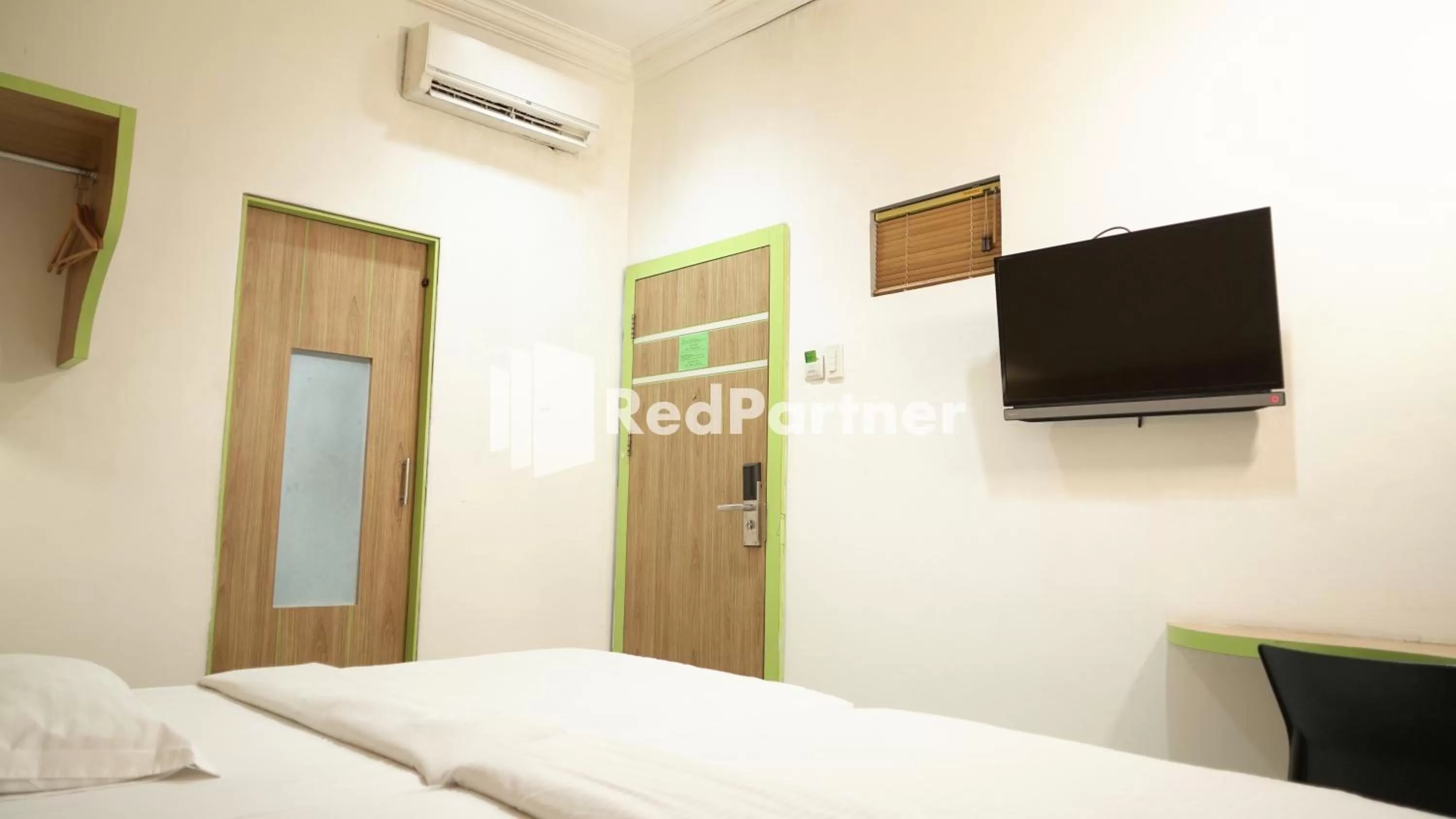 Bedroom, Bed in Wisma Sederhana Medan Mitra RedDoorz