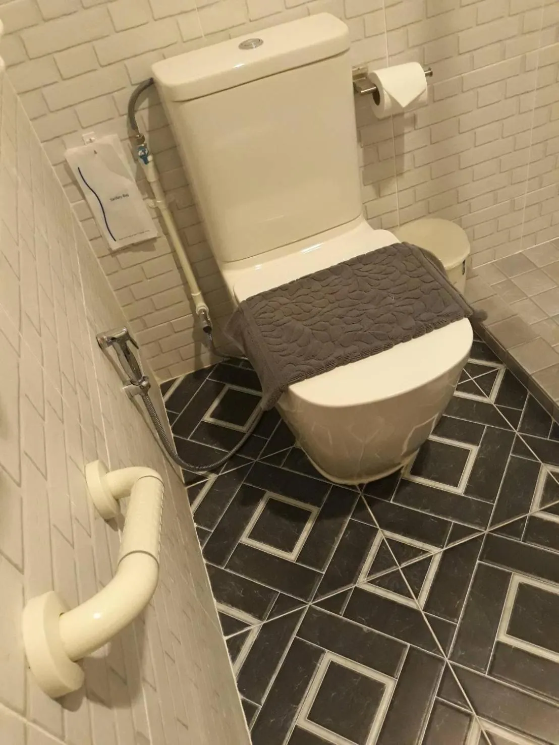 Bathroom in The O-Zone Airport Inn