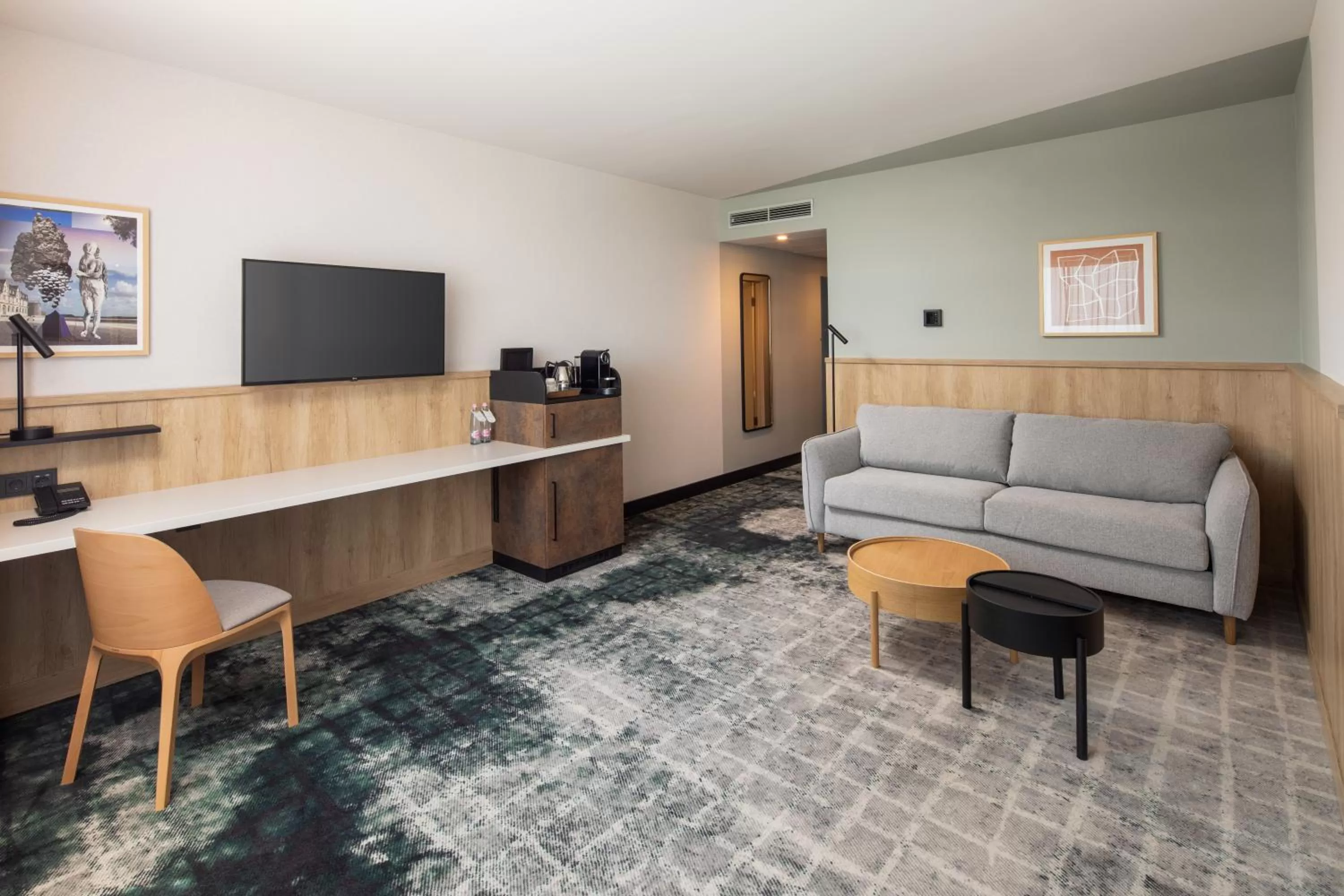 TV and multimedia in Crowne Plaza Budapest by IHG