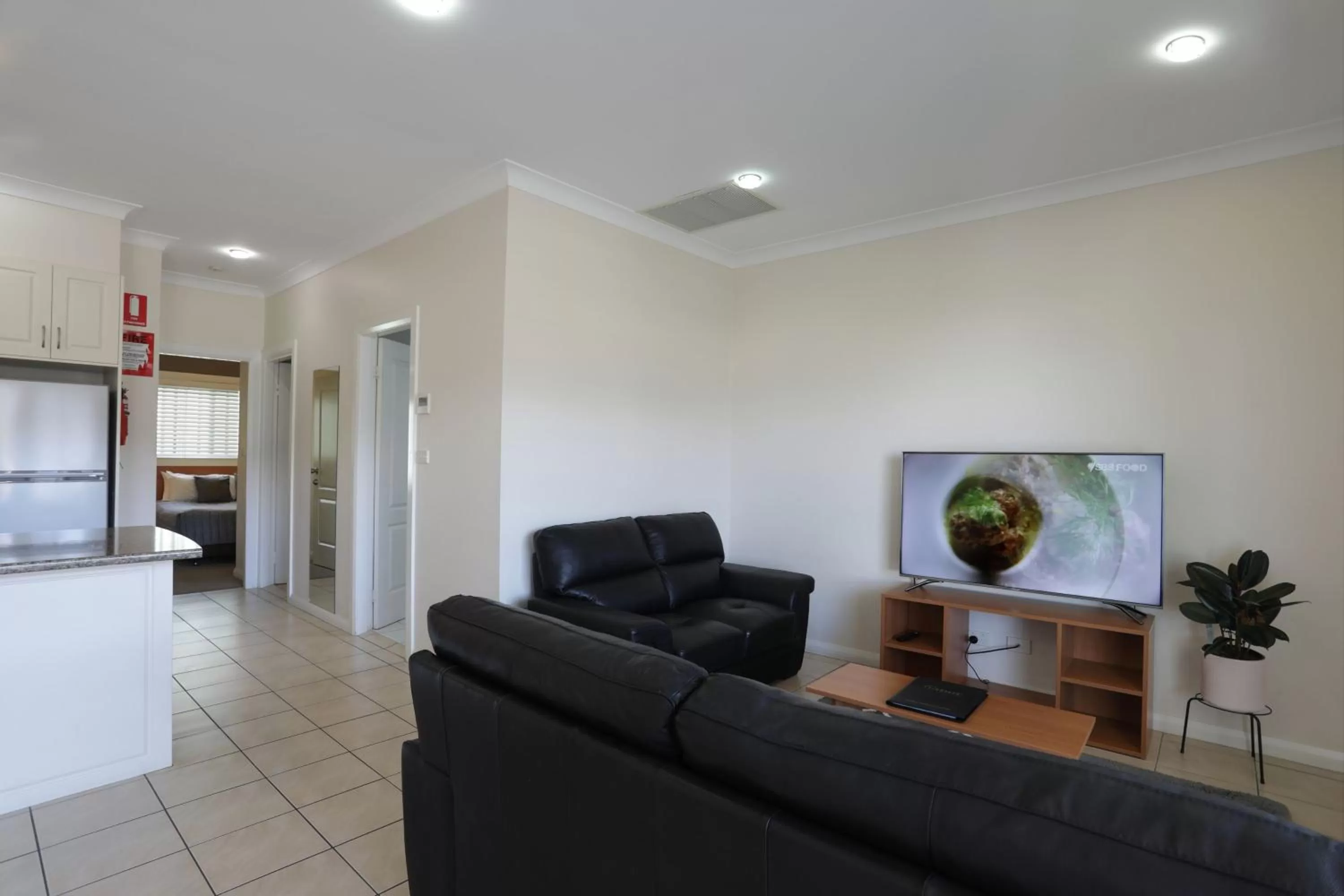 Cadman Motor Inn and Apartments