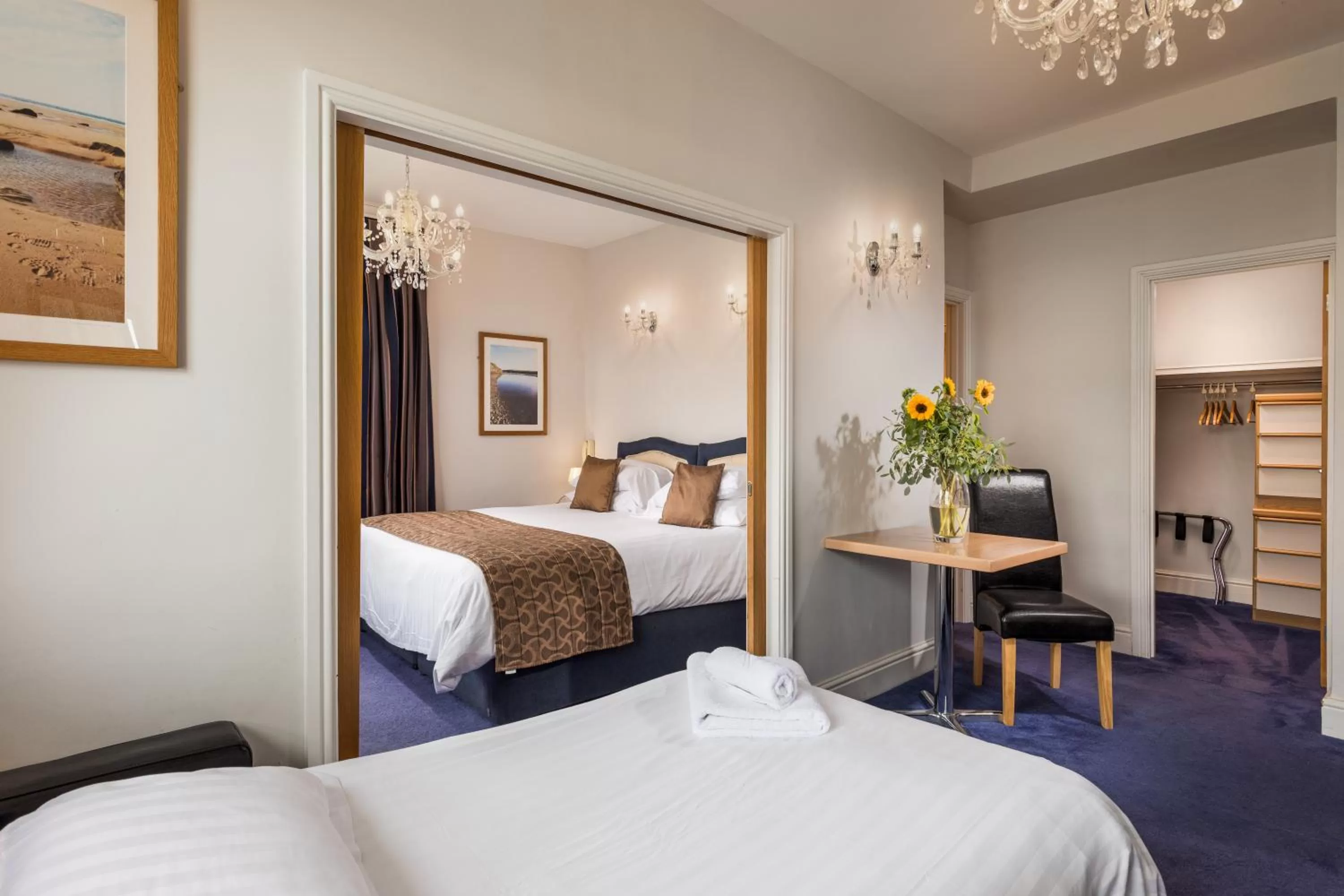 Living room, Bed in Atlantic Hotel Newquay