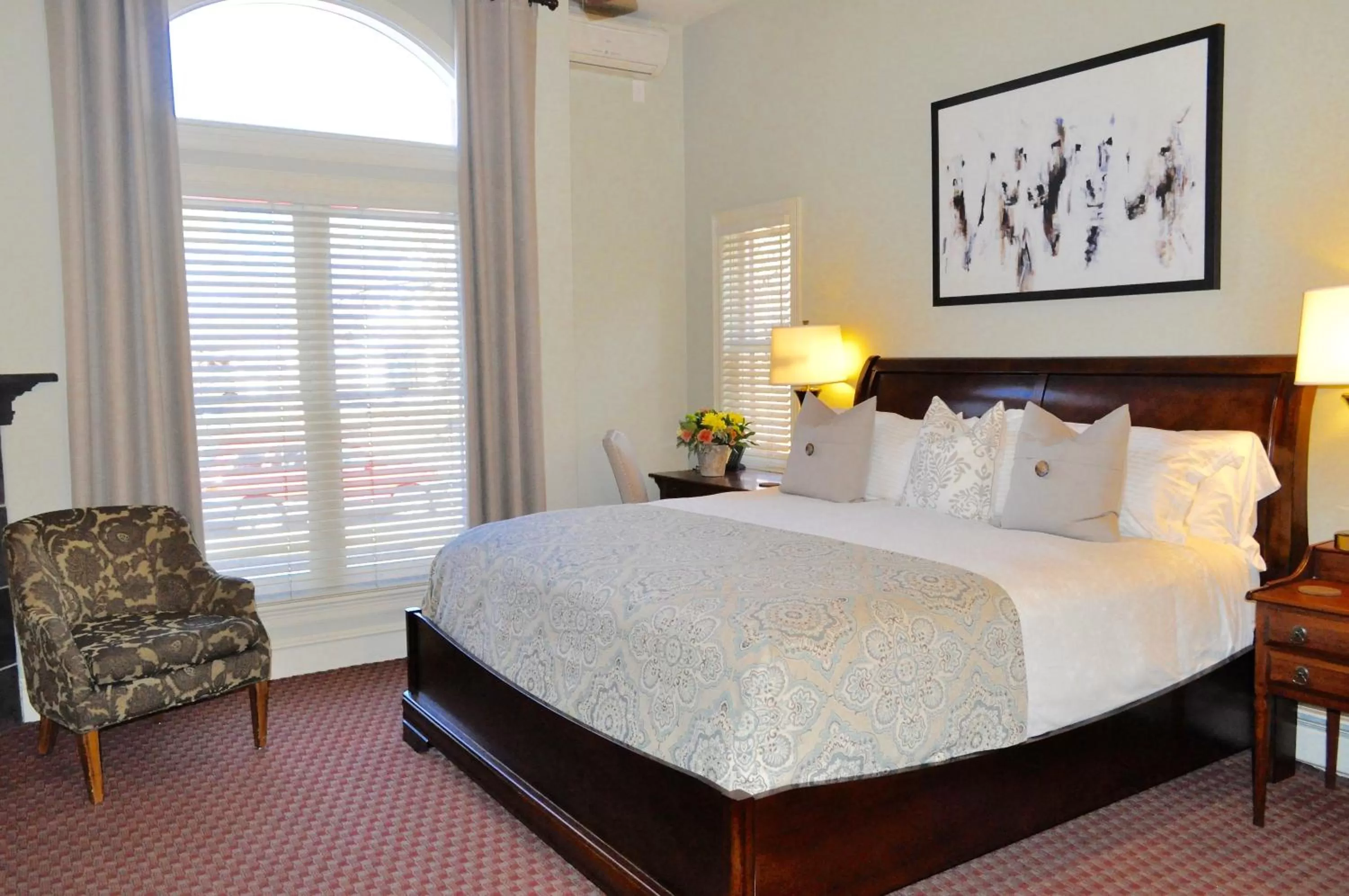 Bed in The Bradley Boulder Inn