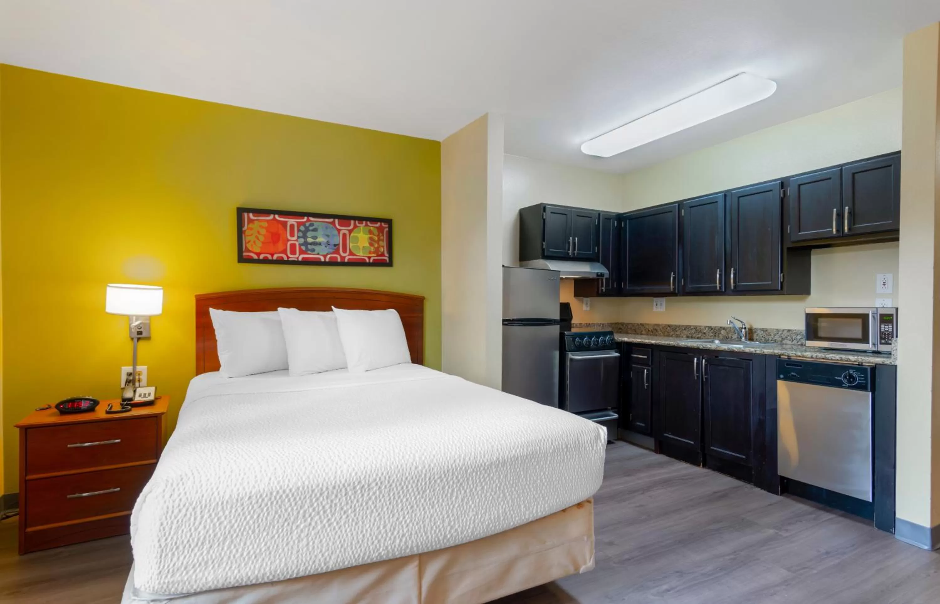 Bed in Extended Stay America Suites - Atlanta - Norcross - Peachtree Corners