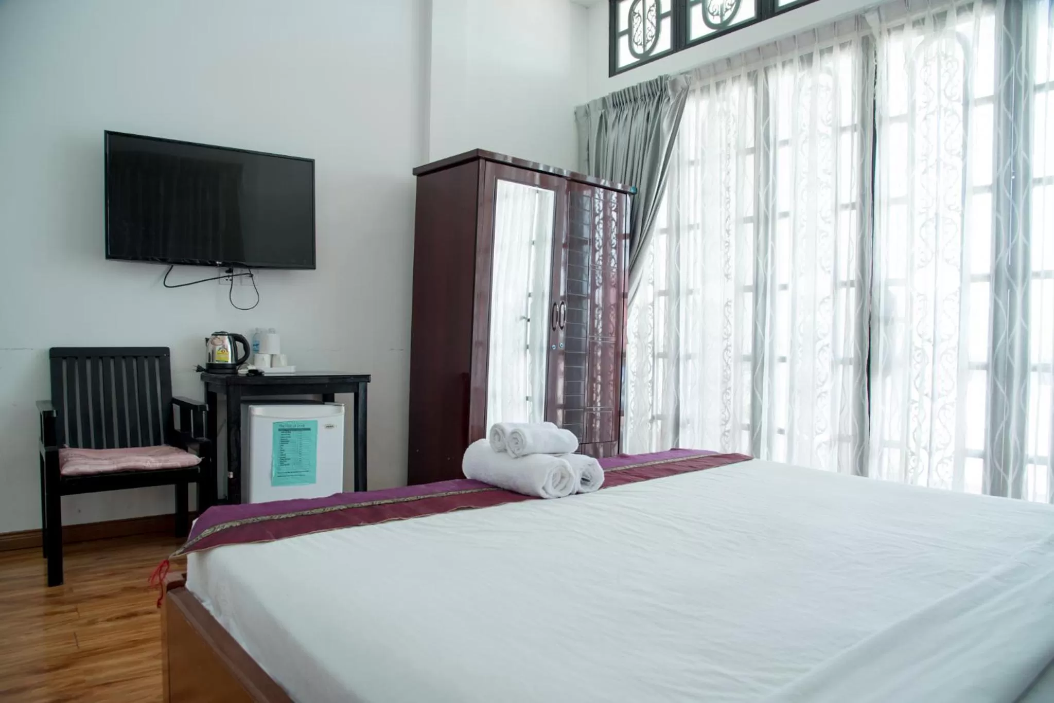 Living room, Bed in New Season Riverside Hotel