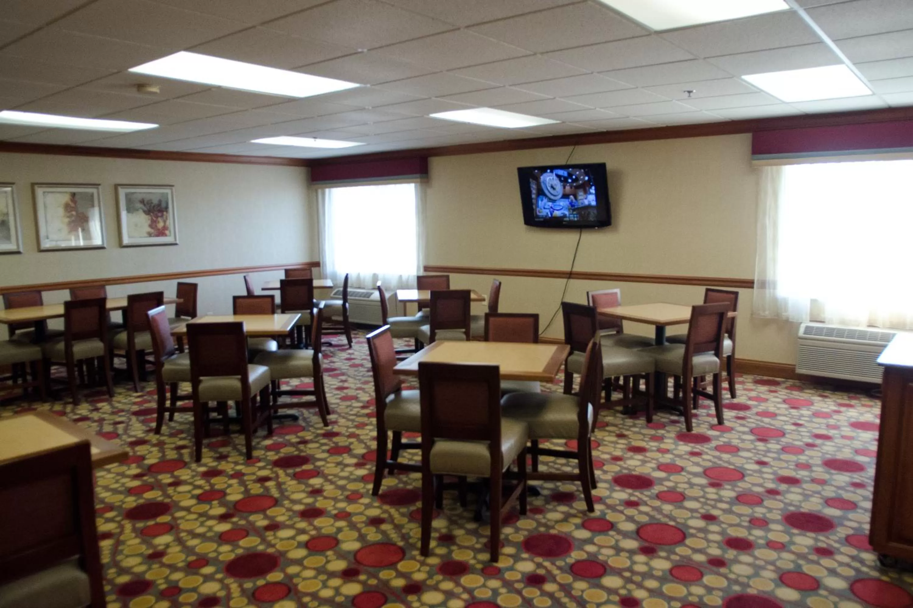 Restaurant/places to eat in Baymont by Wyndham Evansville North/Haubstadt