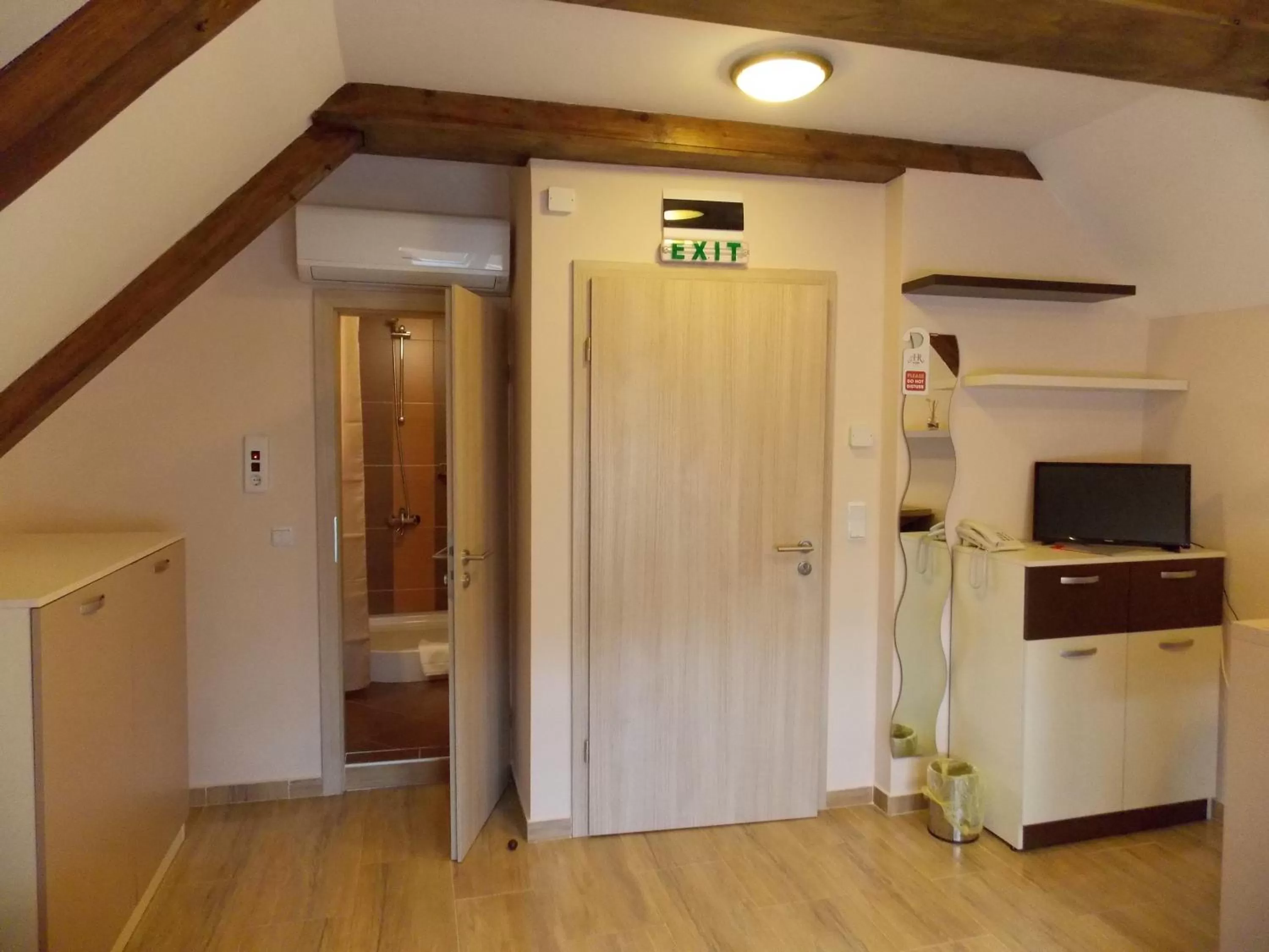 Bathroom, Kitchen/Kitchenette in Apart Hotel Rosen