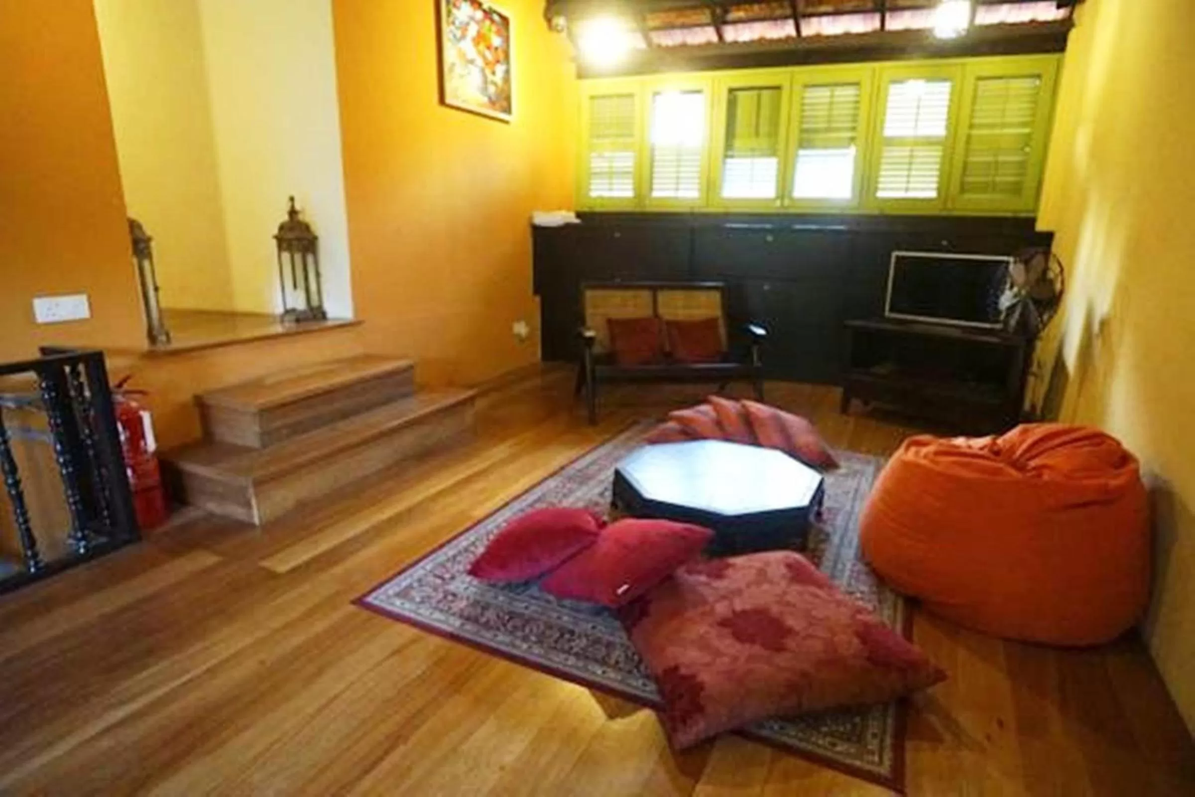 Communal lounge/ TV room in Spices Hotel