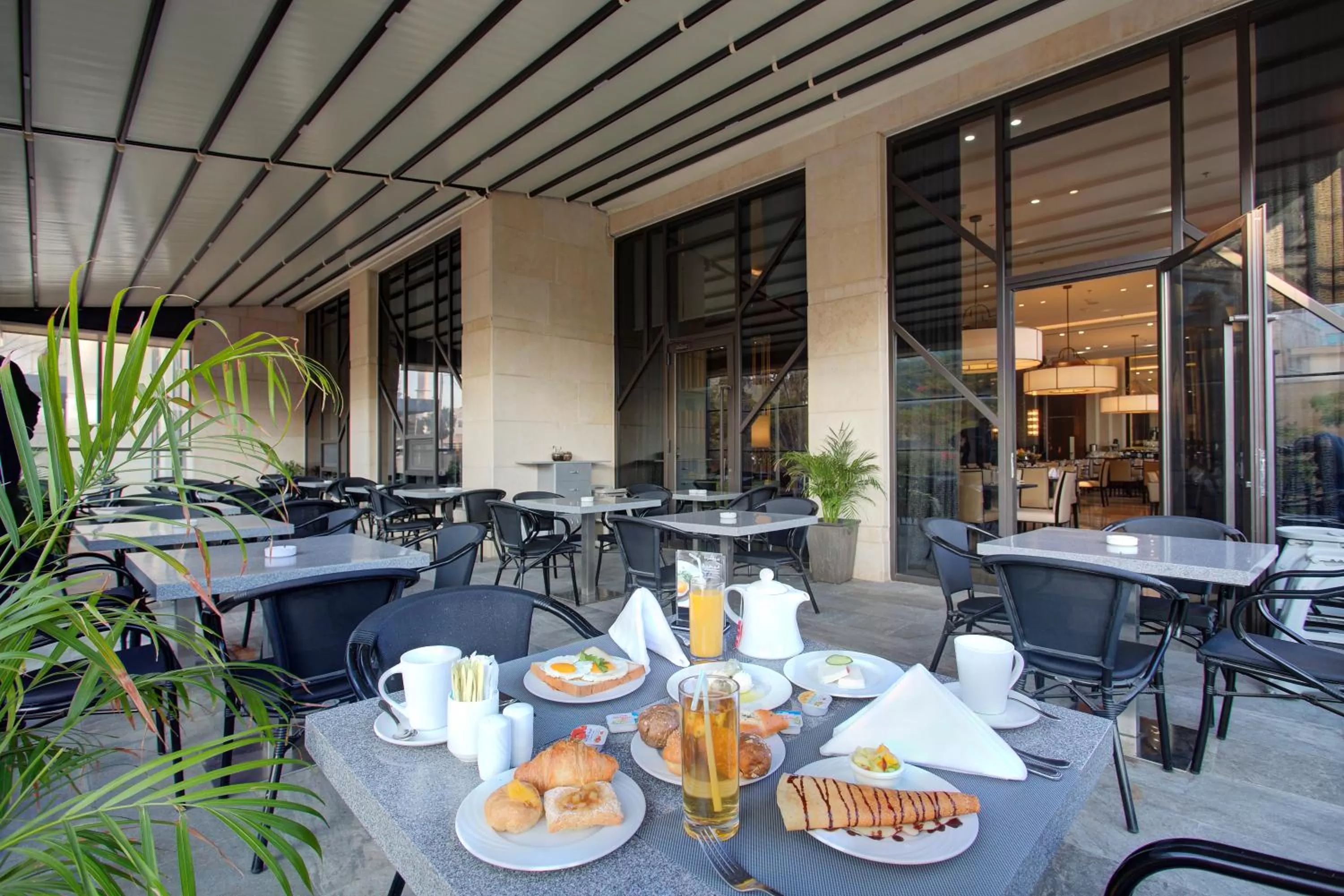 Restaurant/places to eat in The House Boutique Suites