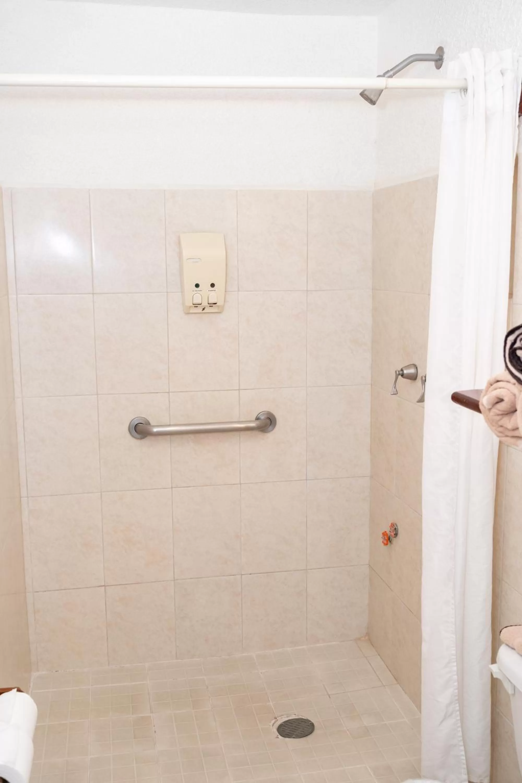 Shower in Hotel - Museo Xibalba