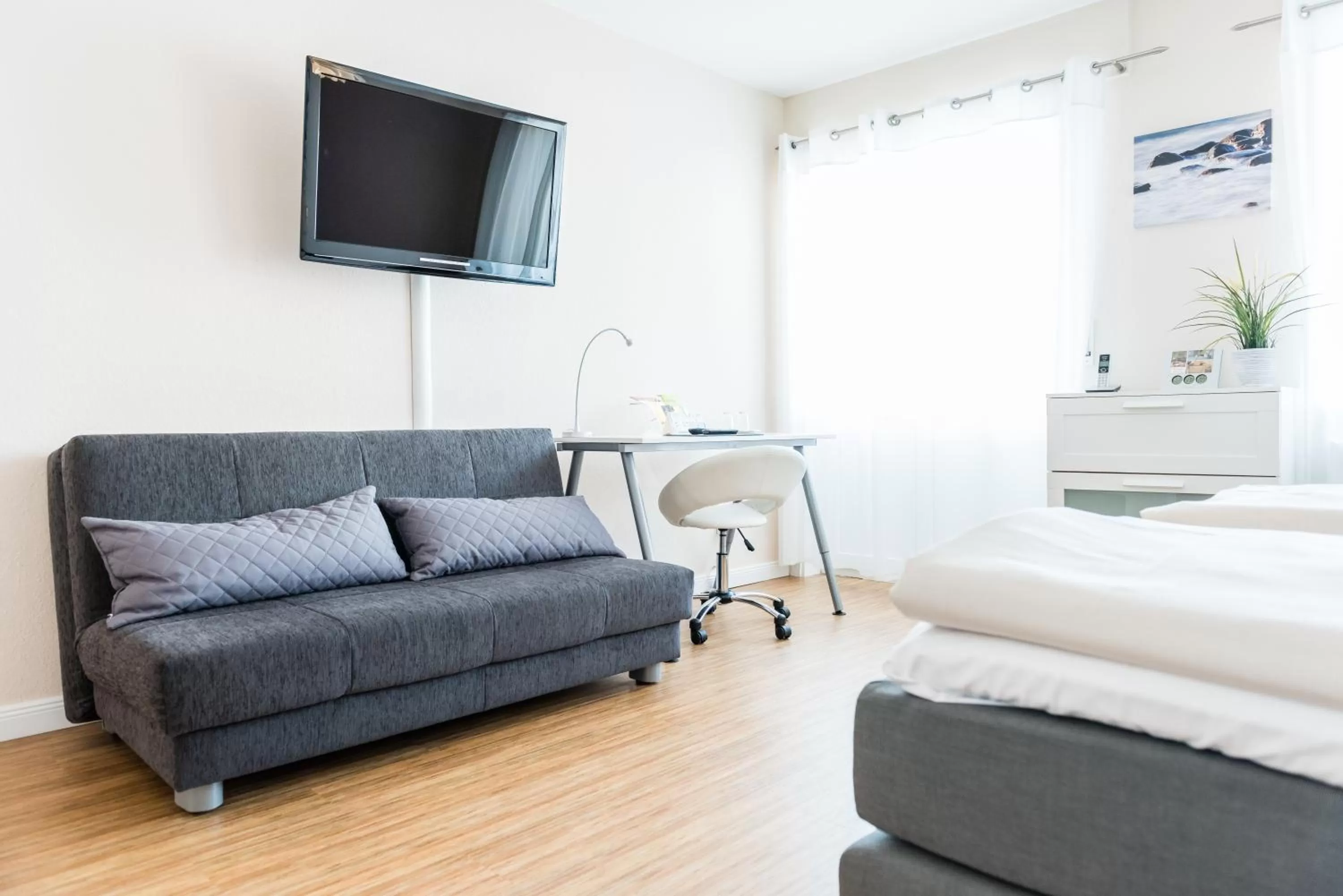 Photo of the whole room, Bed in Schäfers Hotel, Self-Check-in, Cafe und Bäcker am Hotel