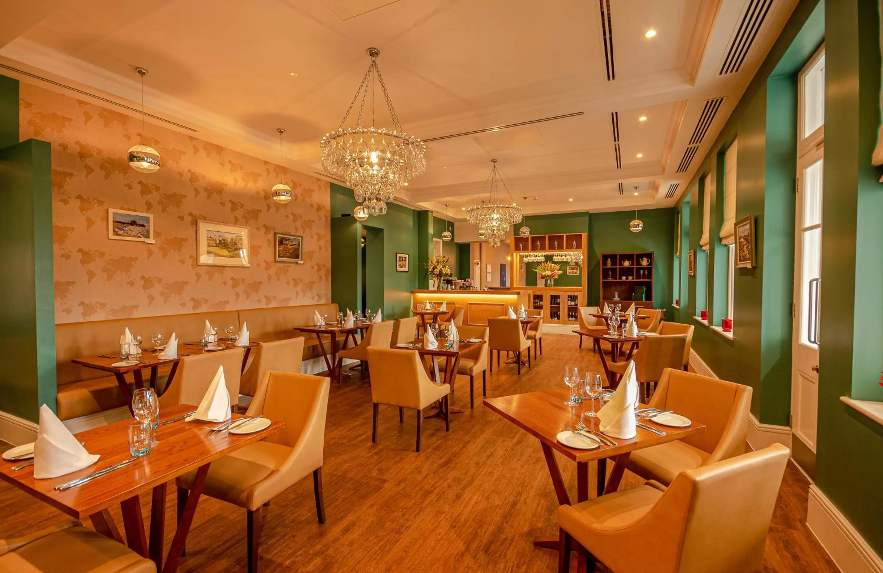 Restaurant/places to eat in Yarrow Hotel