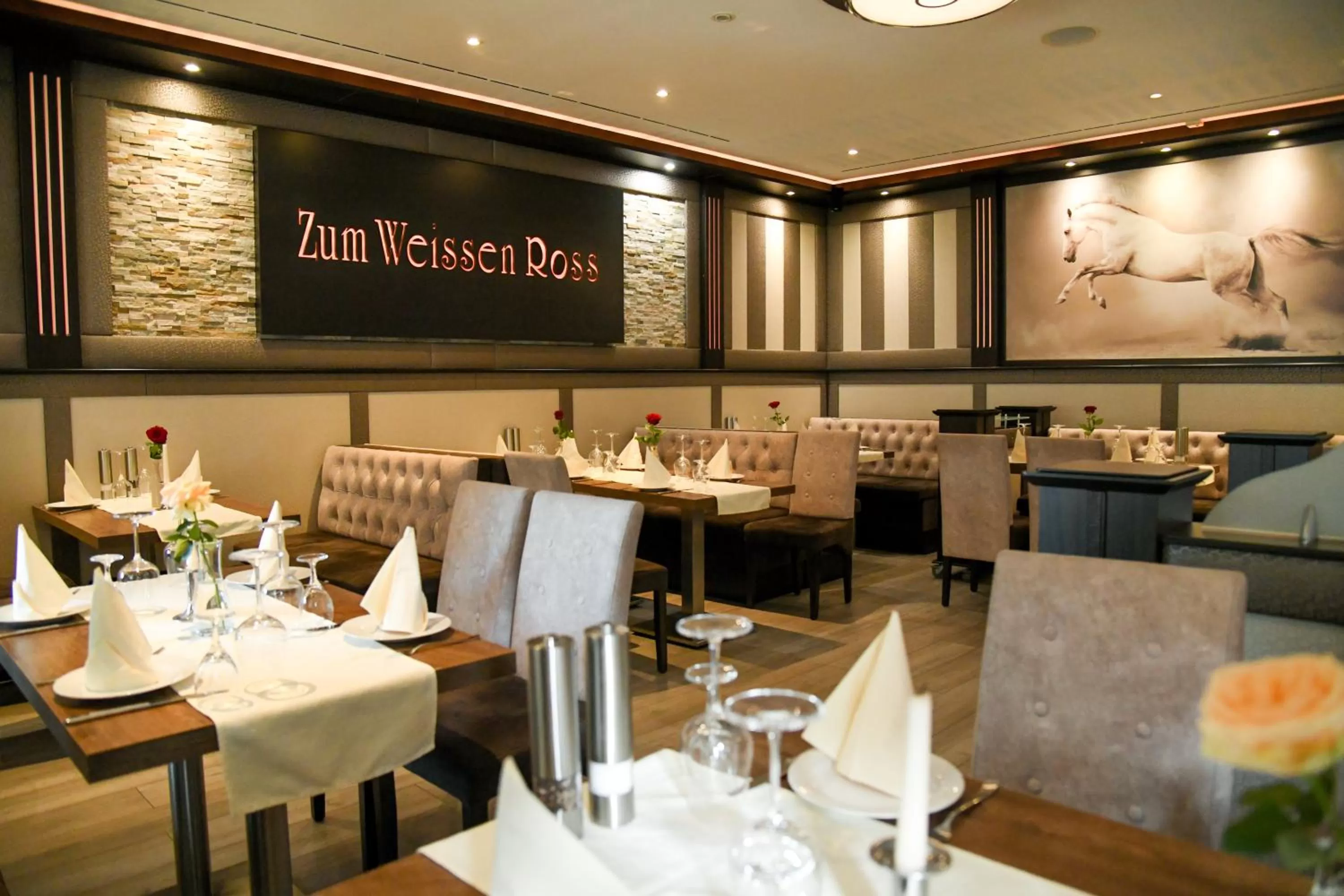 Restaurant/places to eat in Hotel Zum Weissen Ross