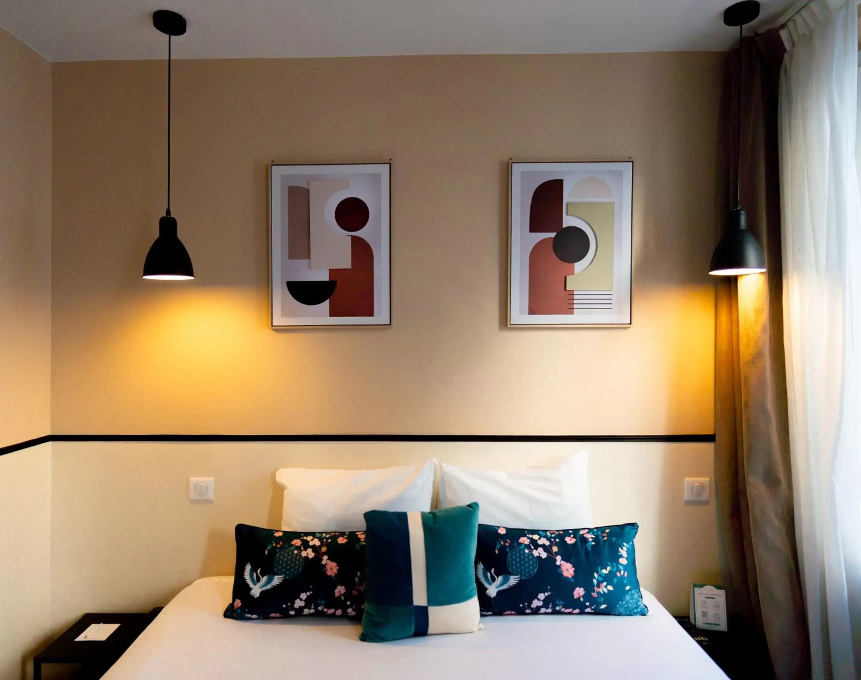 Double Room in Hotel Lilas Blanc Double Room in Hotel Lilas Blanc