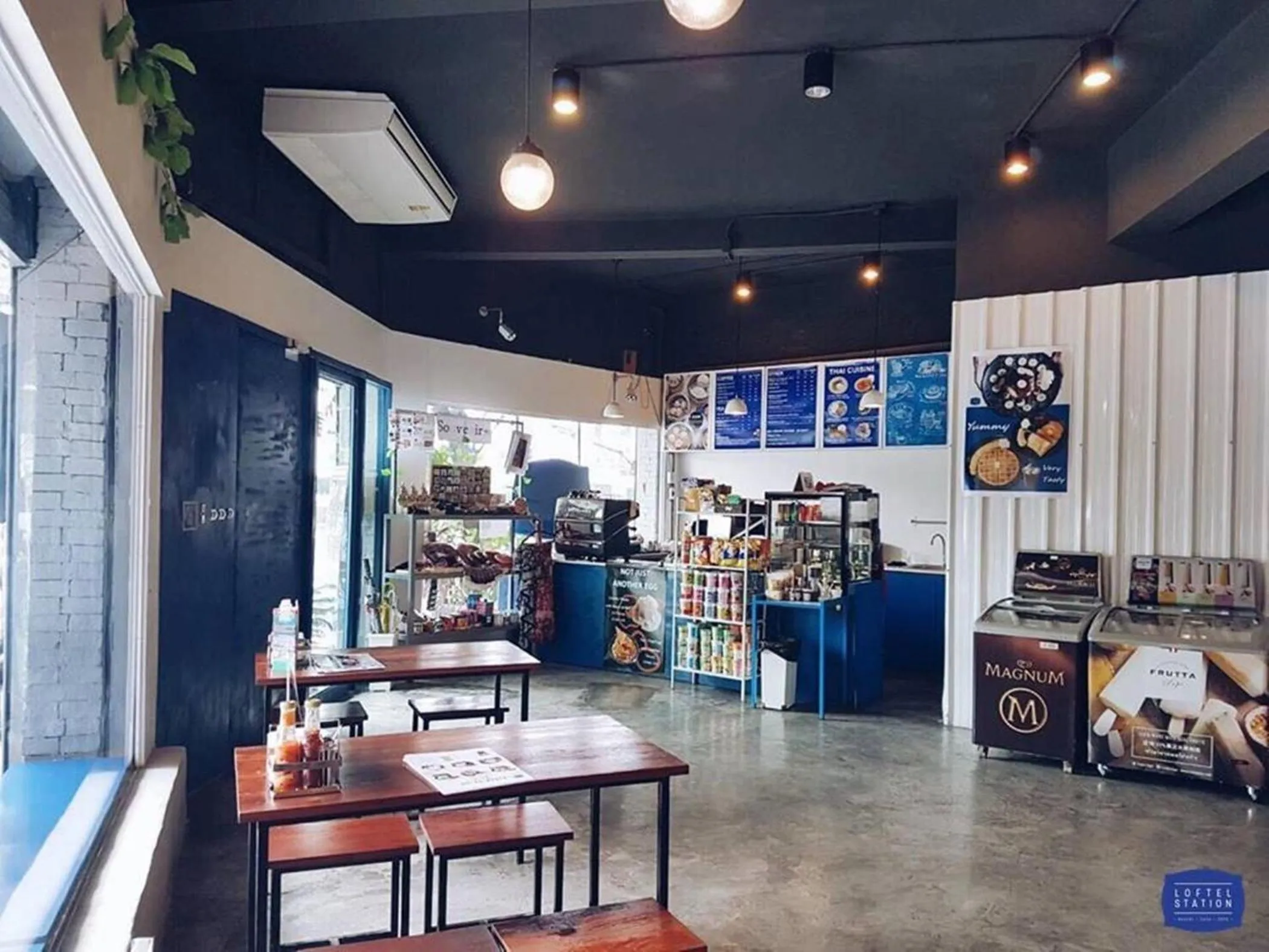 Facade/entrance in Loftel Station Hostel