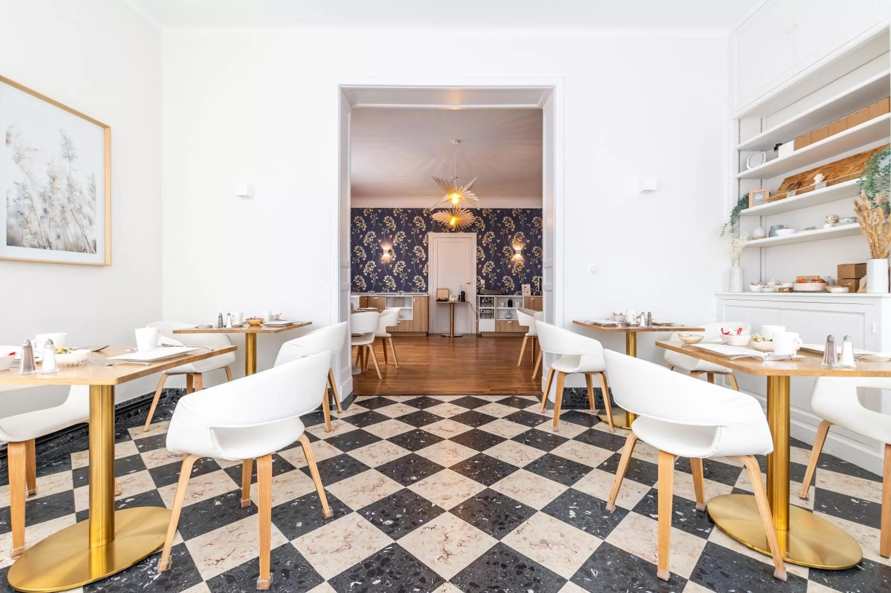 Breakfast in Hôtel Échappée en Baie - Parking privé gratuit dont forfaits bornes électriques réservable