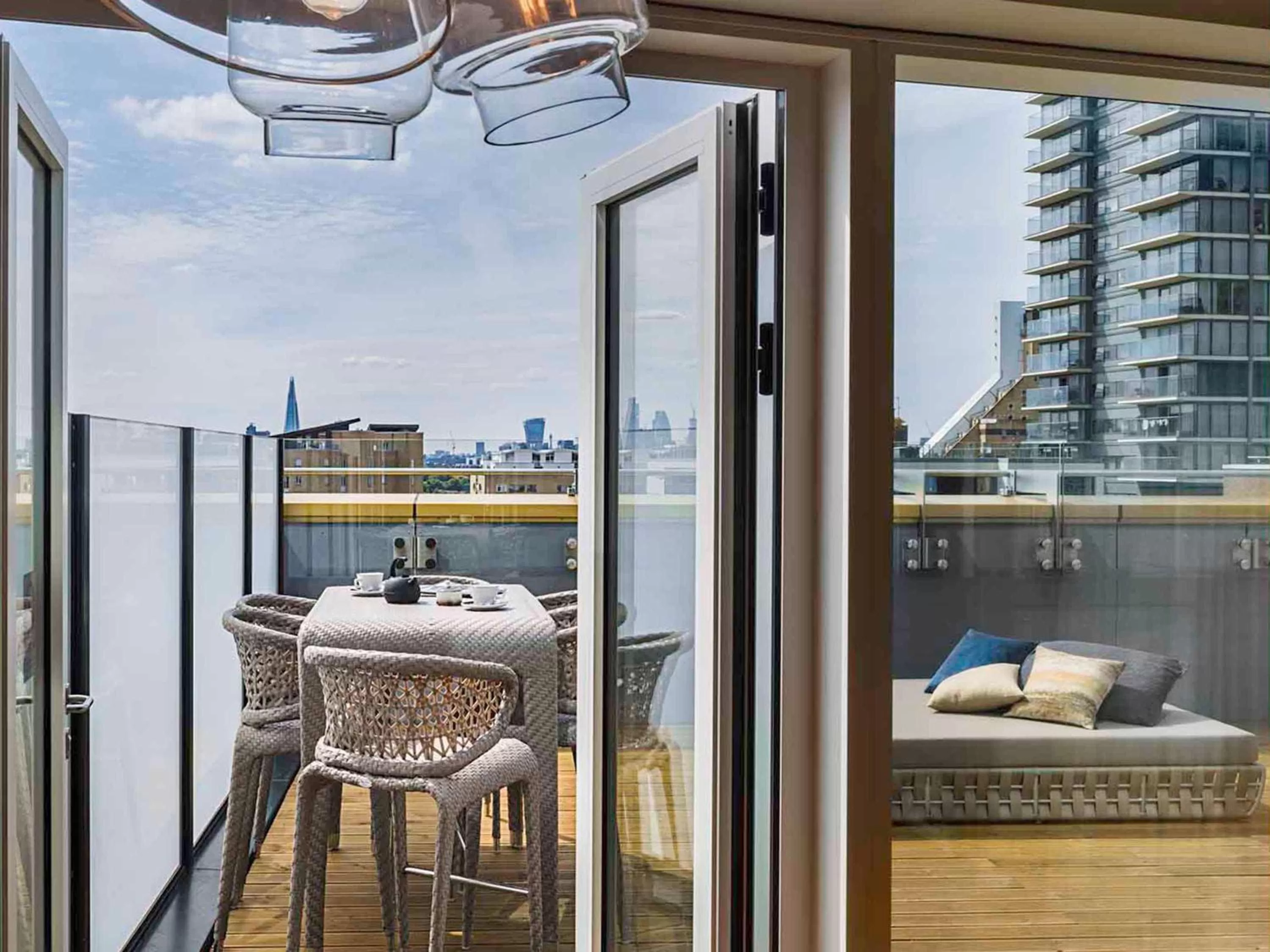 Photo of the whole room in Novotel London Canary Wharf