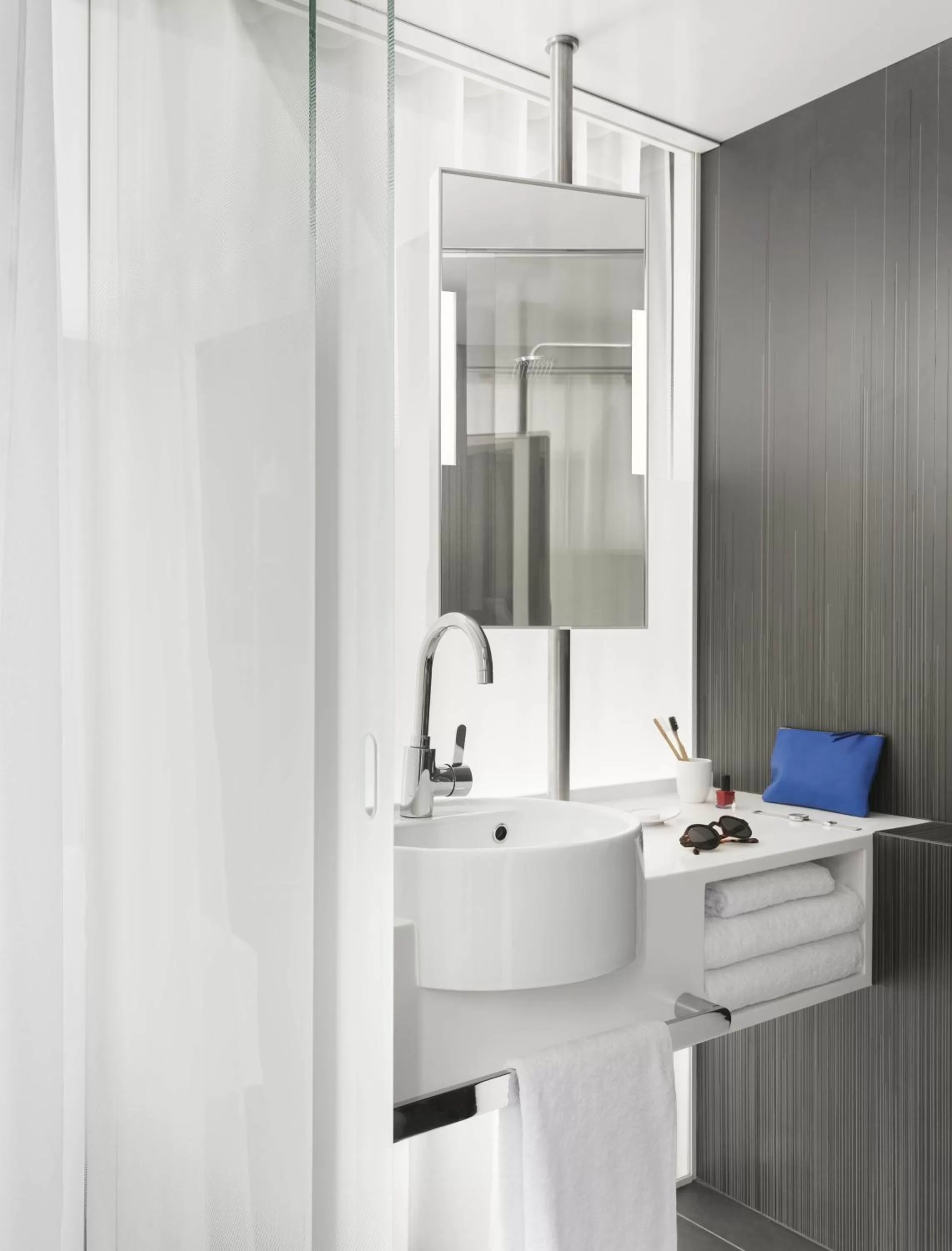 Bathroom in OKKO Hotels Paris Porte De Versailles