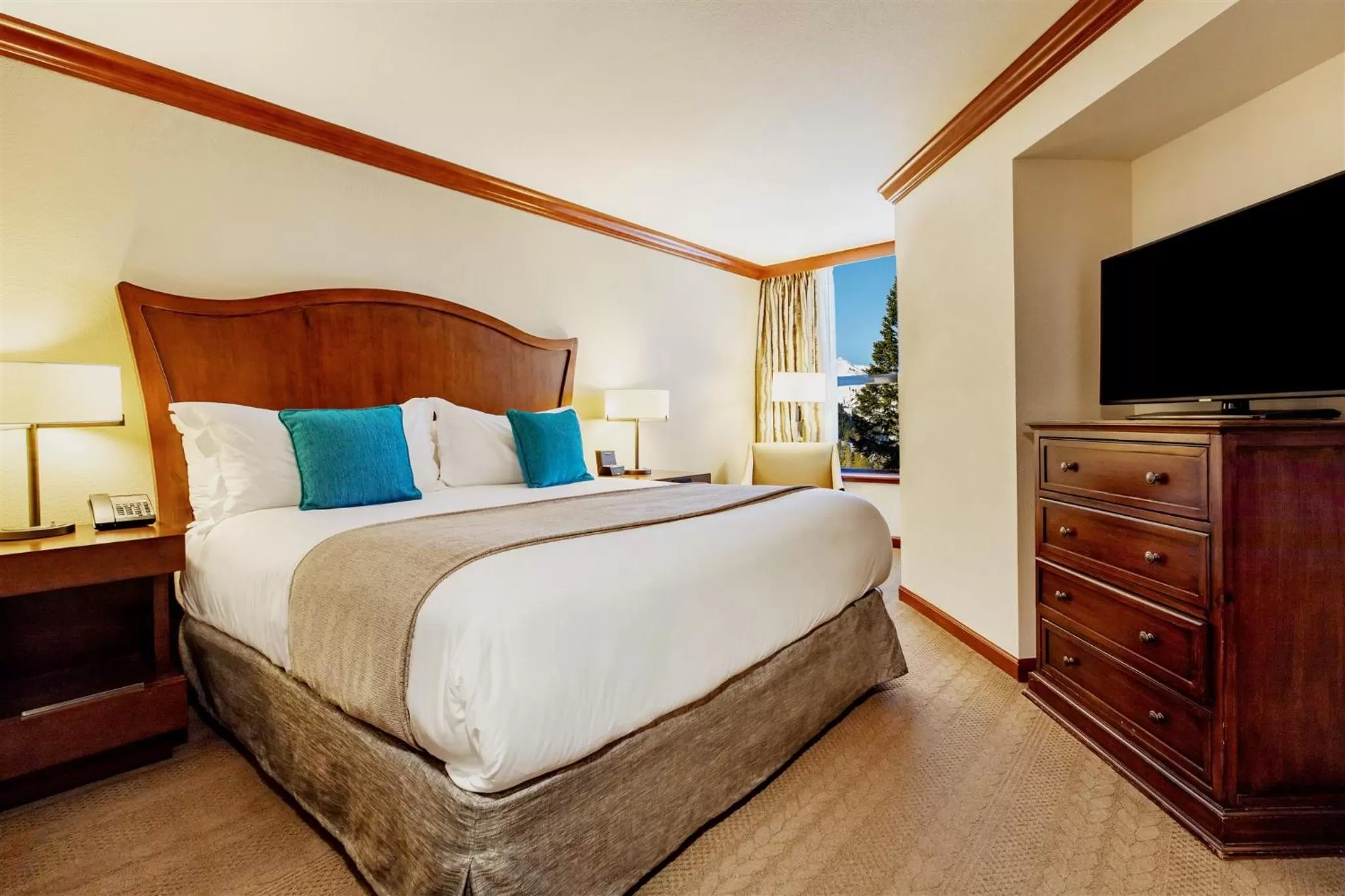 Bed in Everline Resort and Spa, Lake Tahoe