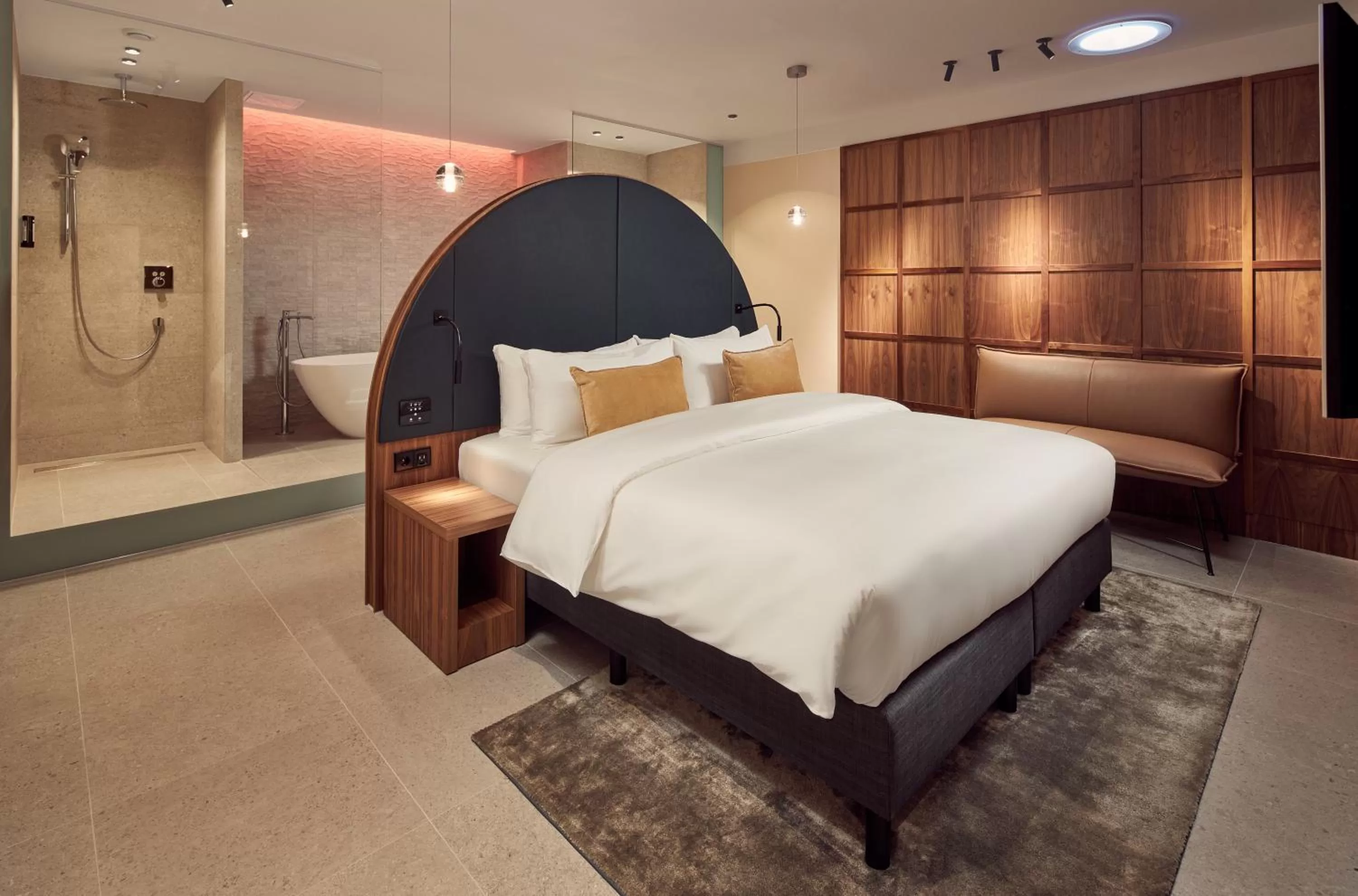 Bathroom, Bed in Met Hotel Amsterdam