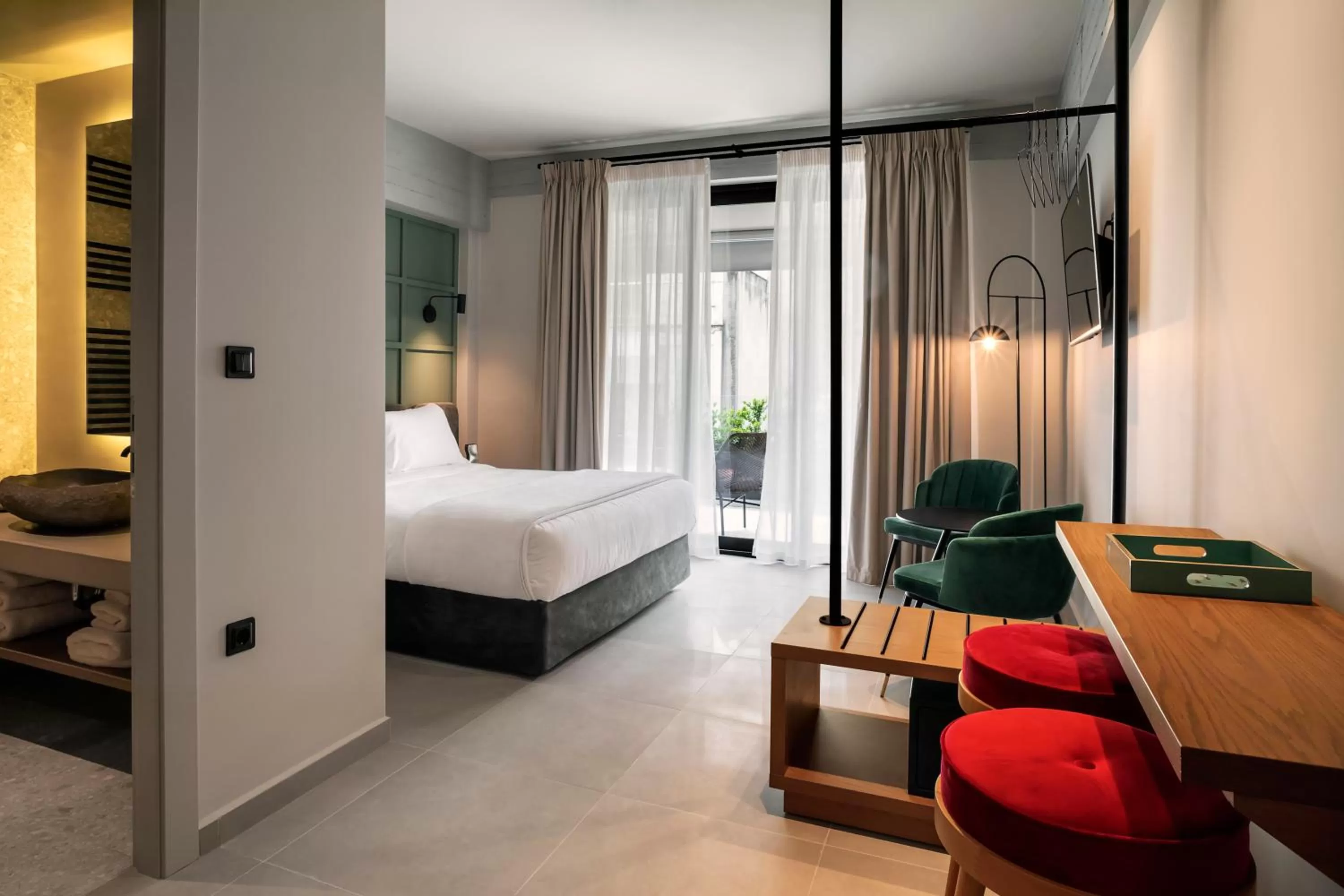 Bed in Bob W Athens Akadimia