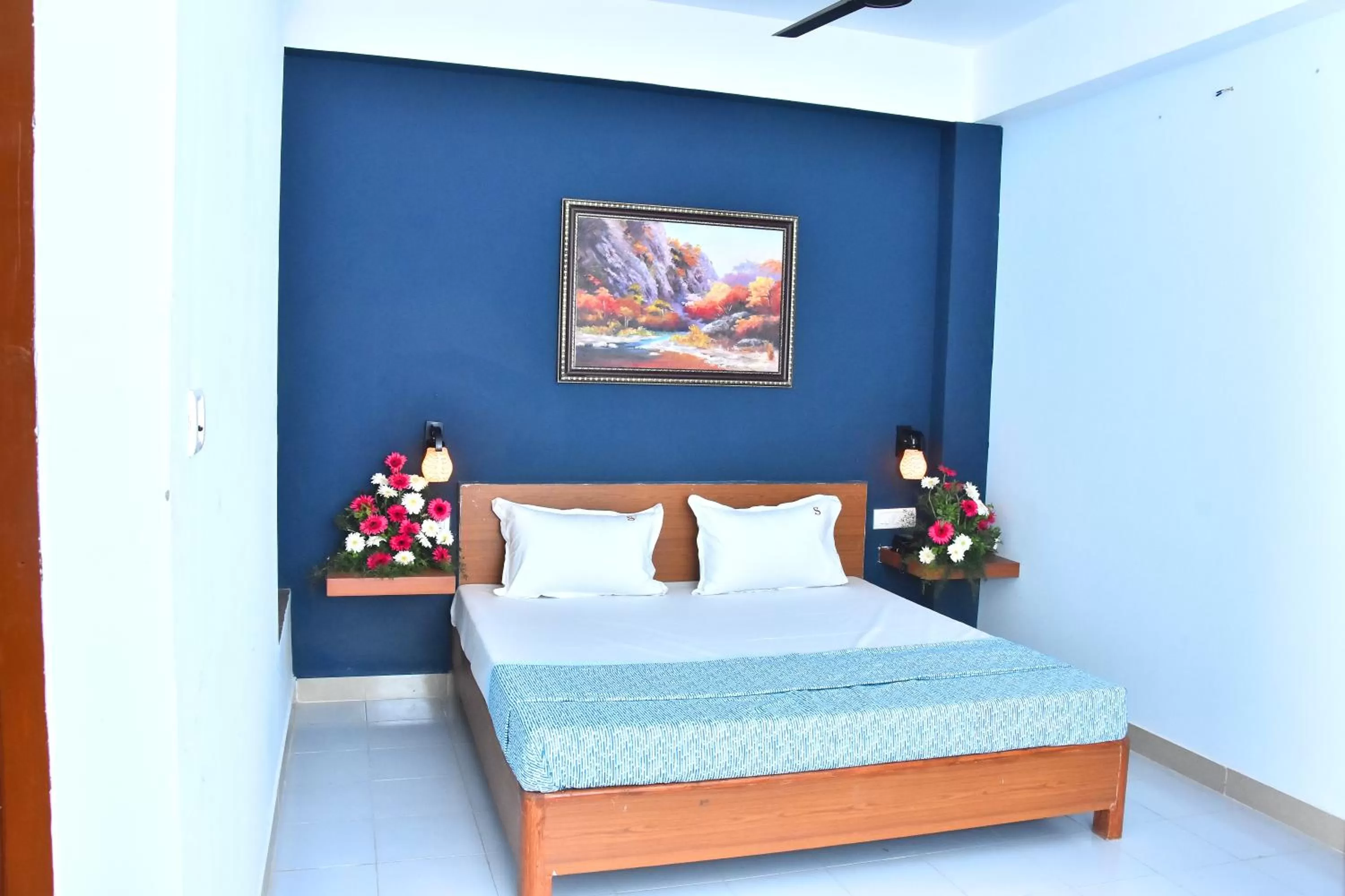 Bed in Sangam Inn & Banquets