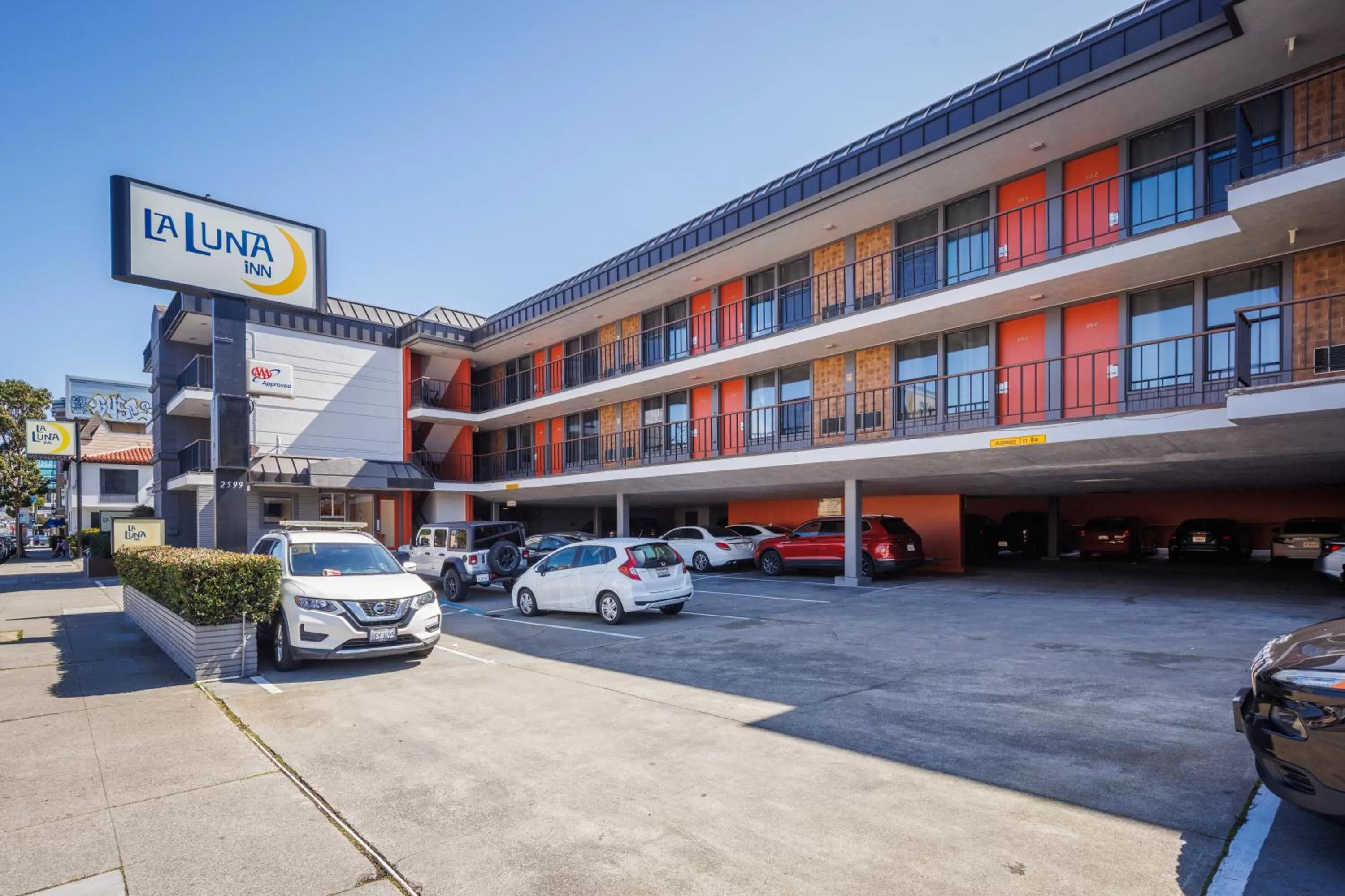 Property building in La Luna Inn, an Ascend Collection Hotel