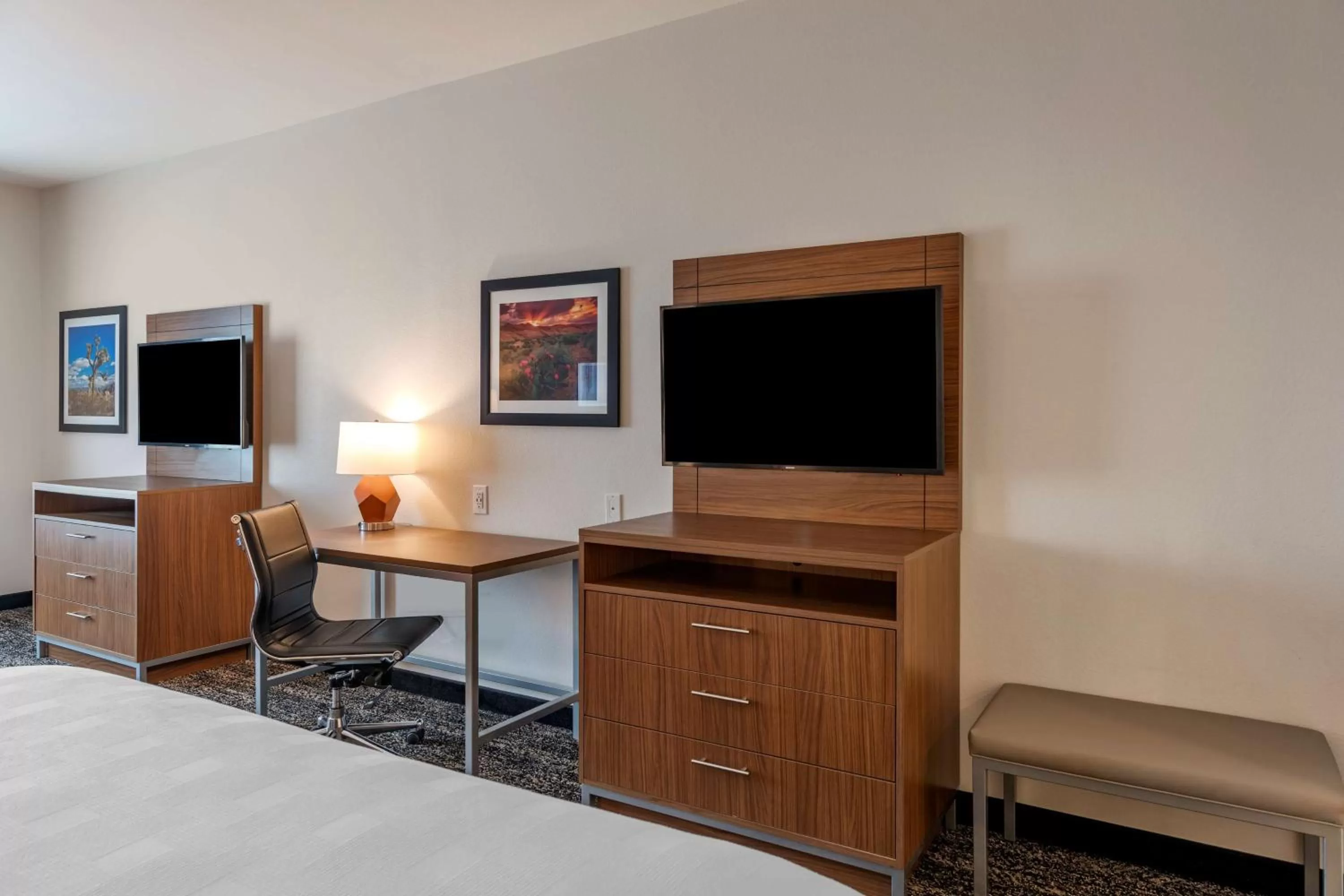 TV and multimedia, Bed in Best Western Plus Coachella Valley Inn & Suites
