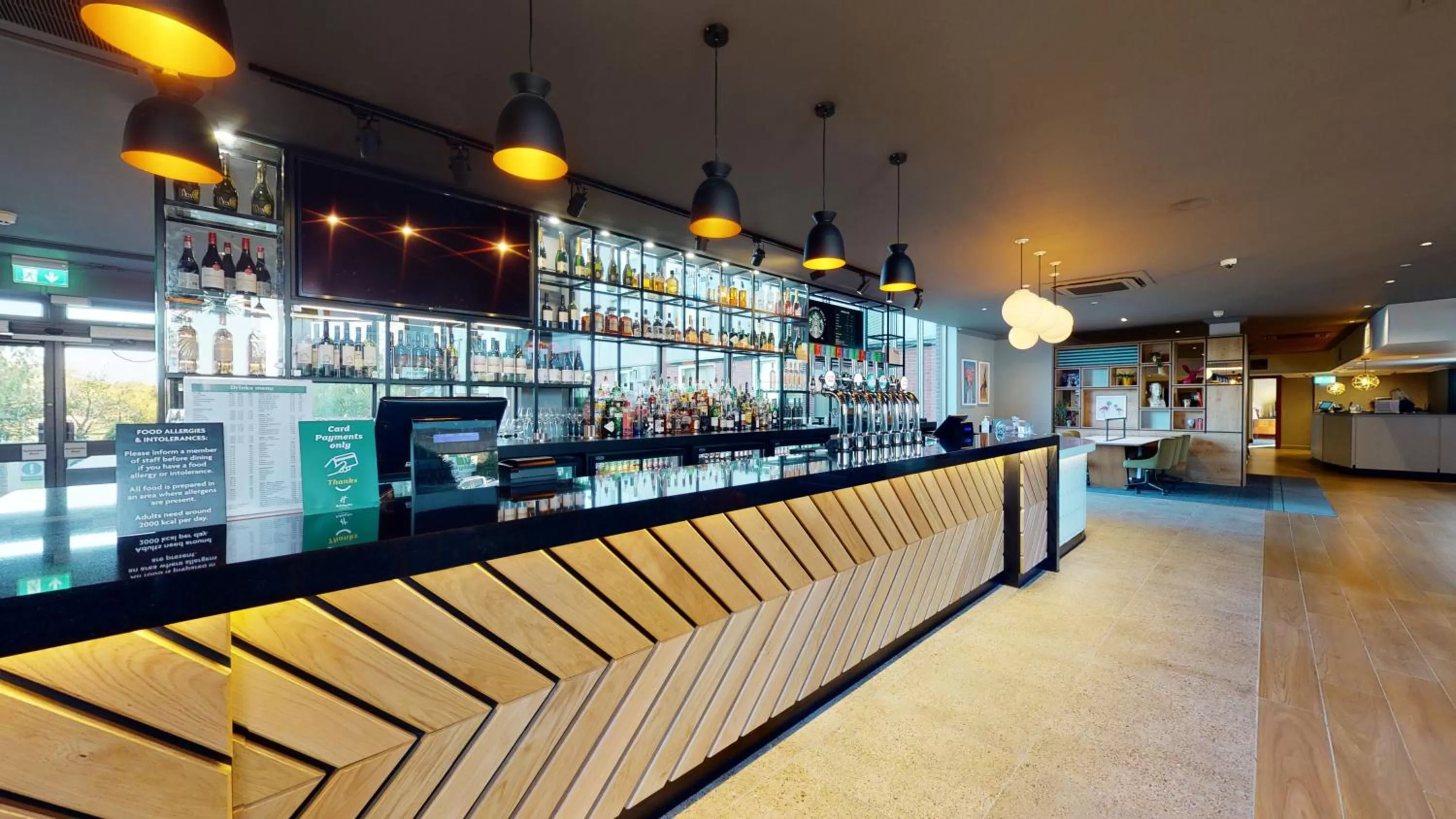 Lounge or bar in Holiday Inn Basildon by IHG