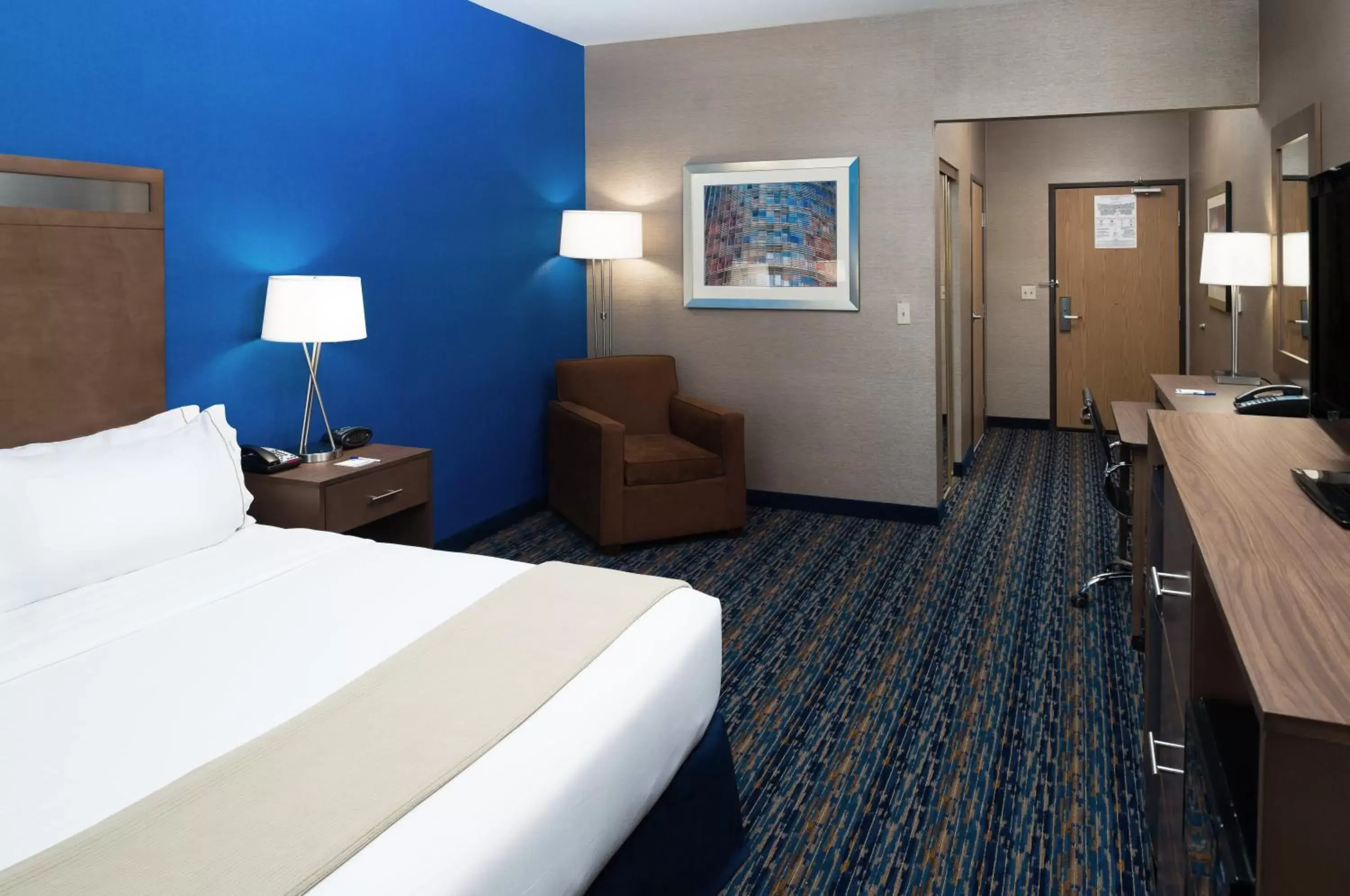 Standard King Room in Holiday Inn Express Rocklin - Galleria Area by IHG Standard King Room in Holiday Inn Express Rocklin - Galleria Area by IHG