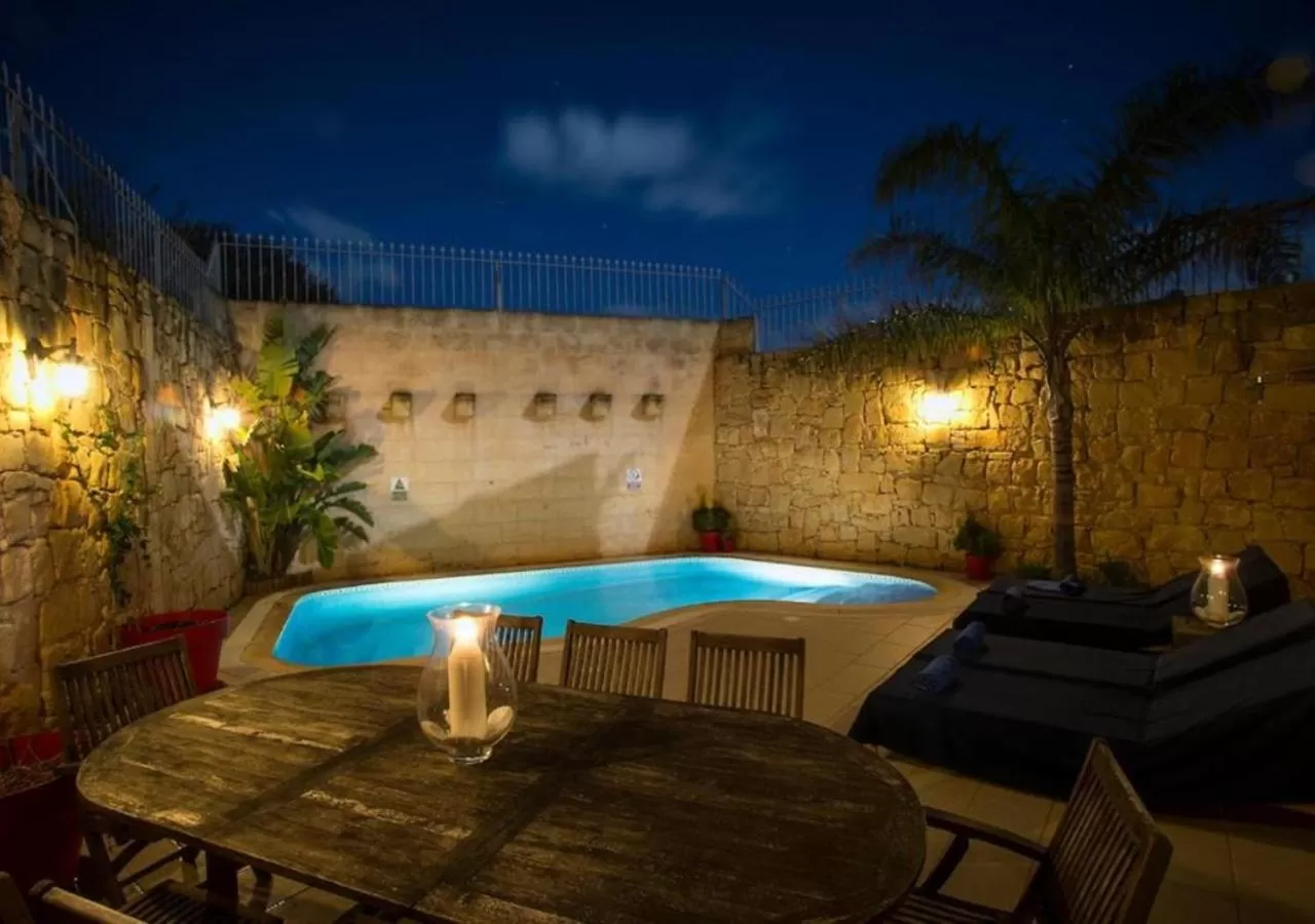 Pool view in Betty Cake B&B