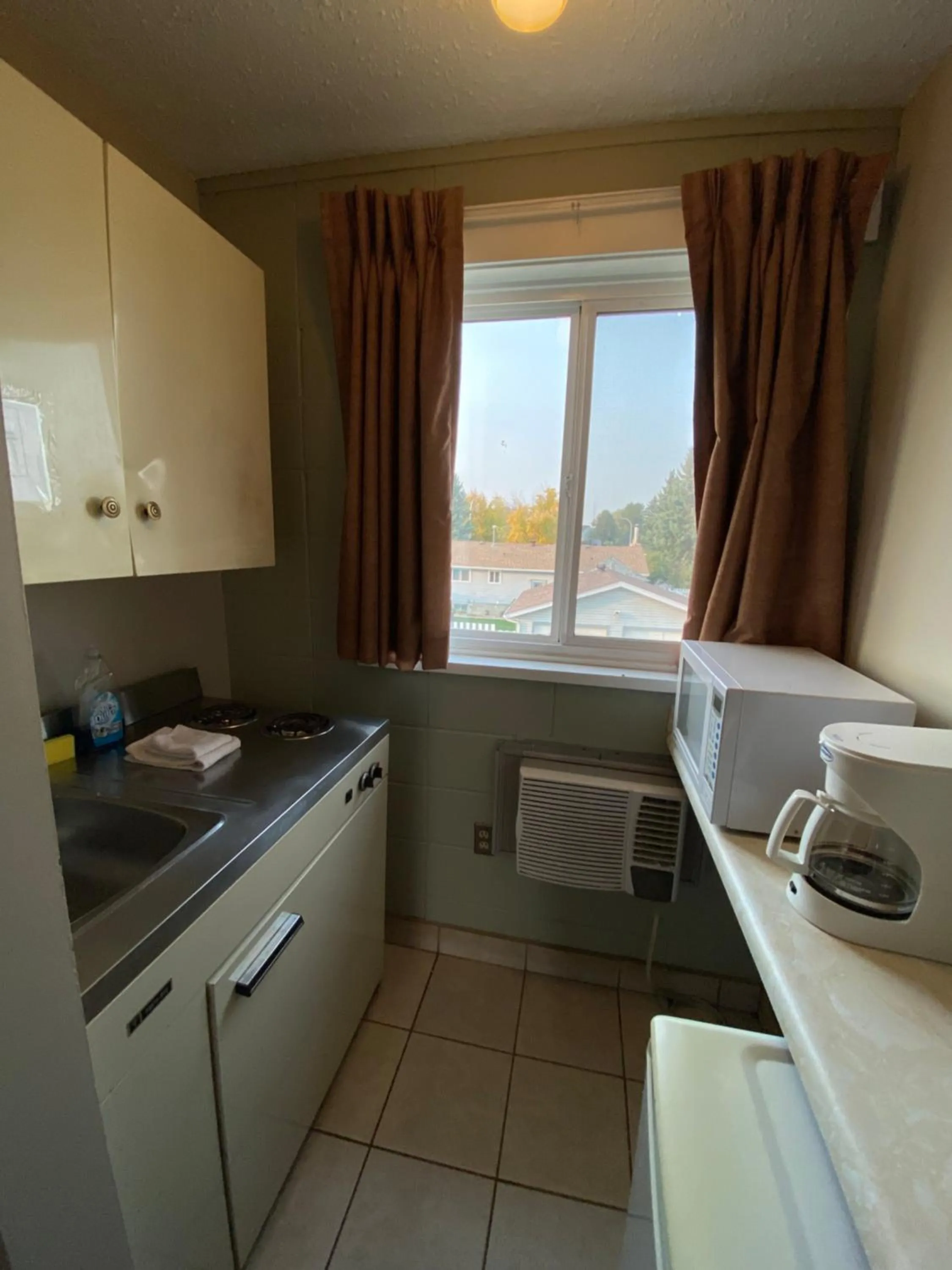 Kitchen or kitchenette in Aspen Motor Inn
